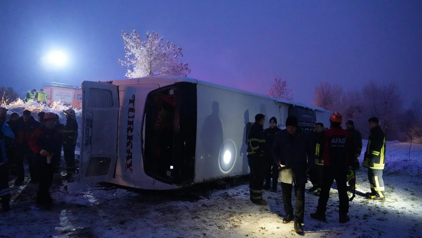 Otobüs kazasında yaralanan kazazede: 'Otobüsü ağaç tuttu, ağaç olmasaydı hepimiz ölmüştük'