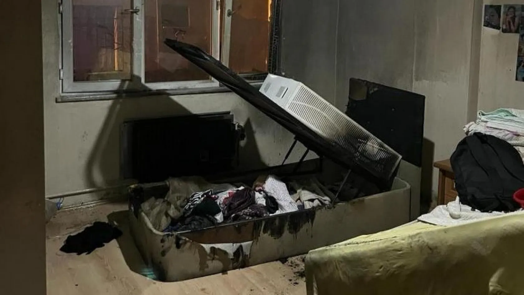 Eşiyle tartıştı, evi ateşe verdi!