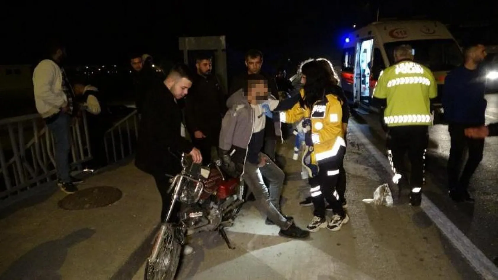 Alkollü sürücü adayının kullandığı motosiklet devrildi, 2 kardeş yaralandı