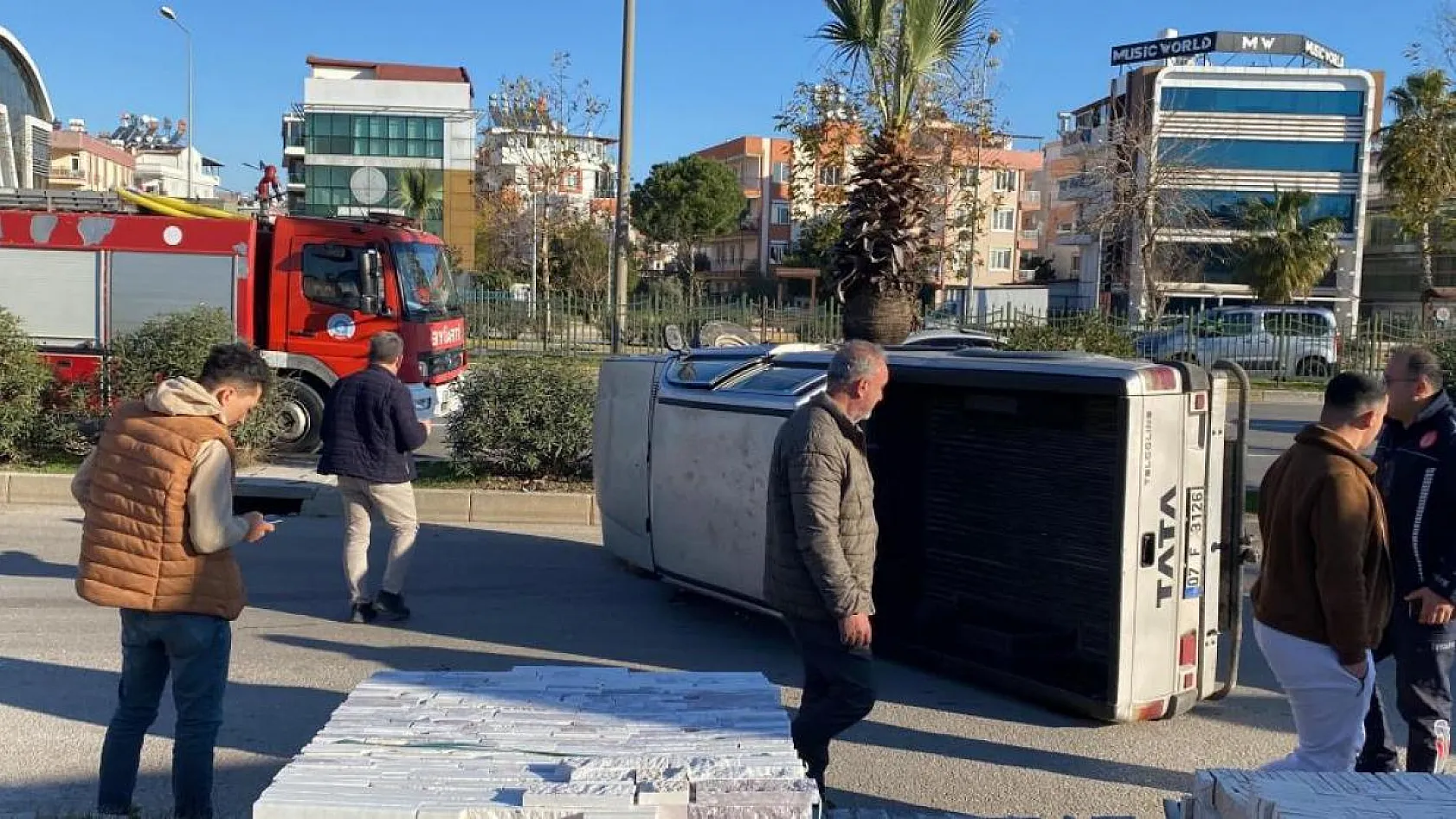 Önce çarptı, sonra yan yatarak sürüklendi! Korku dolu anlar yaşandı..