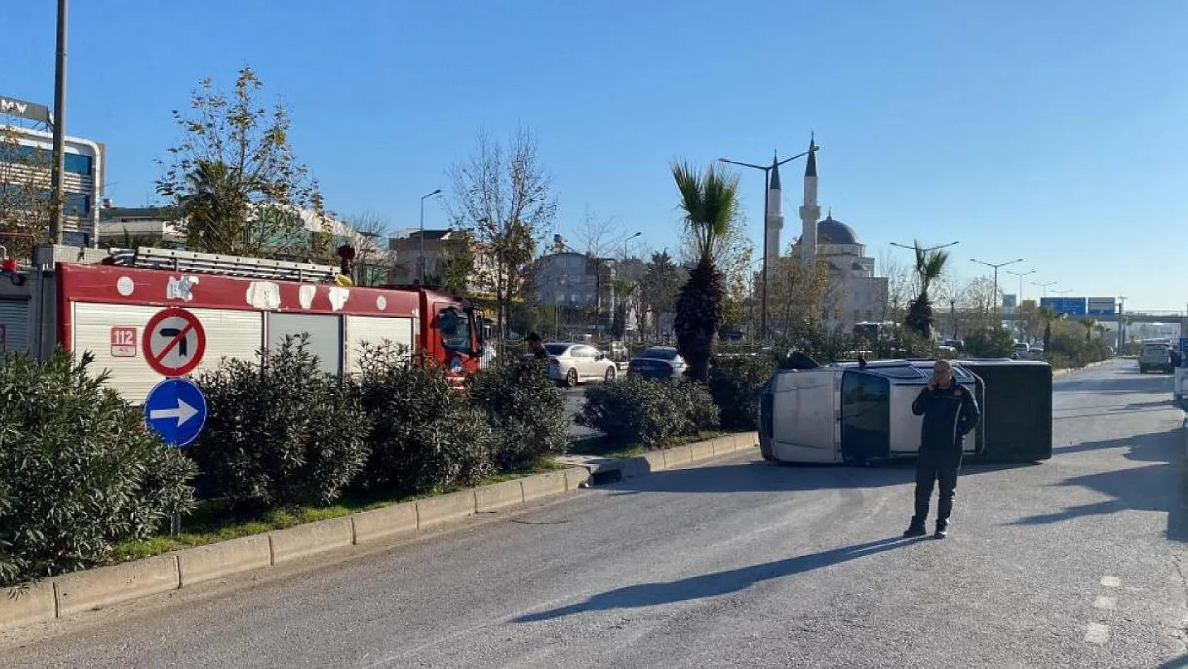 Önce çarptı, sonra yan yatarak sürüklendi! Korku dolu anlar yaşandı..