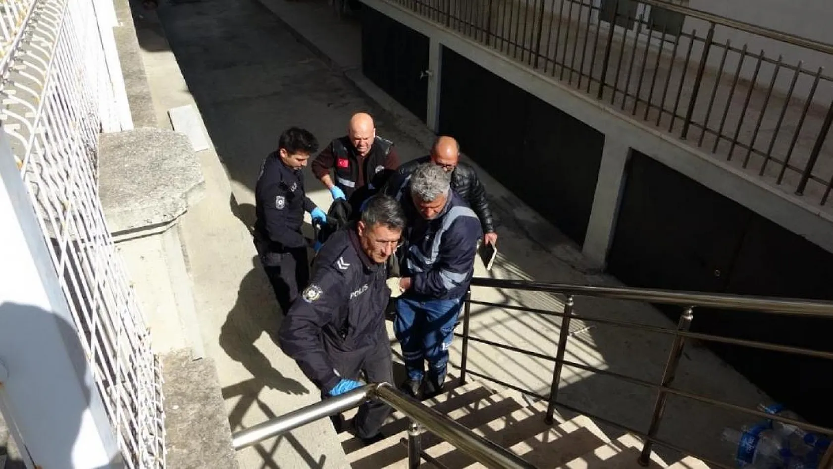 2 yıl önce ayrıldığı eşi tarafından tabancayla öldürüldü