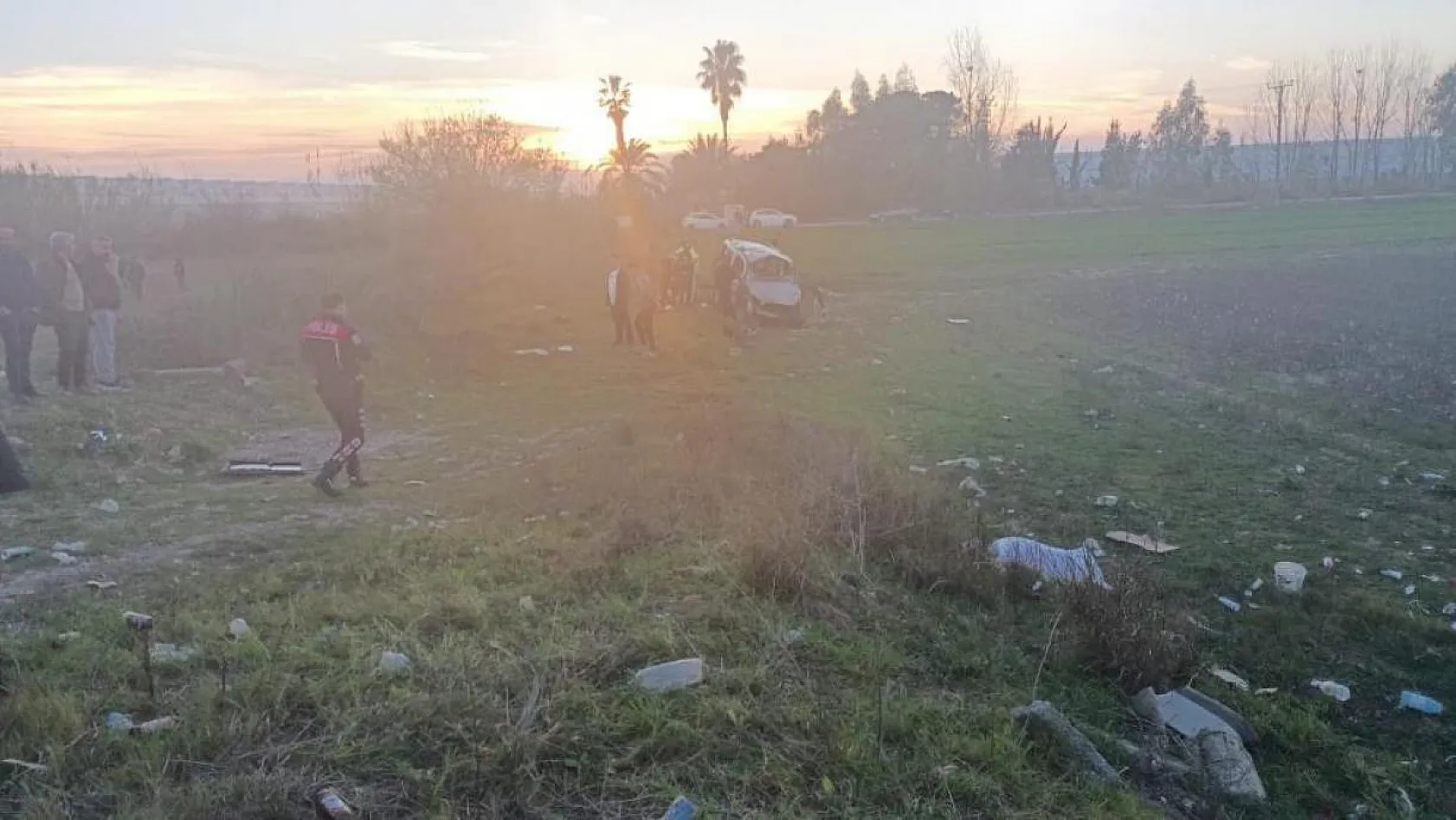 Virajı alamayan otomobil takla atarak boş araziye uçtu