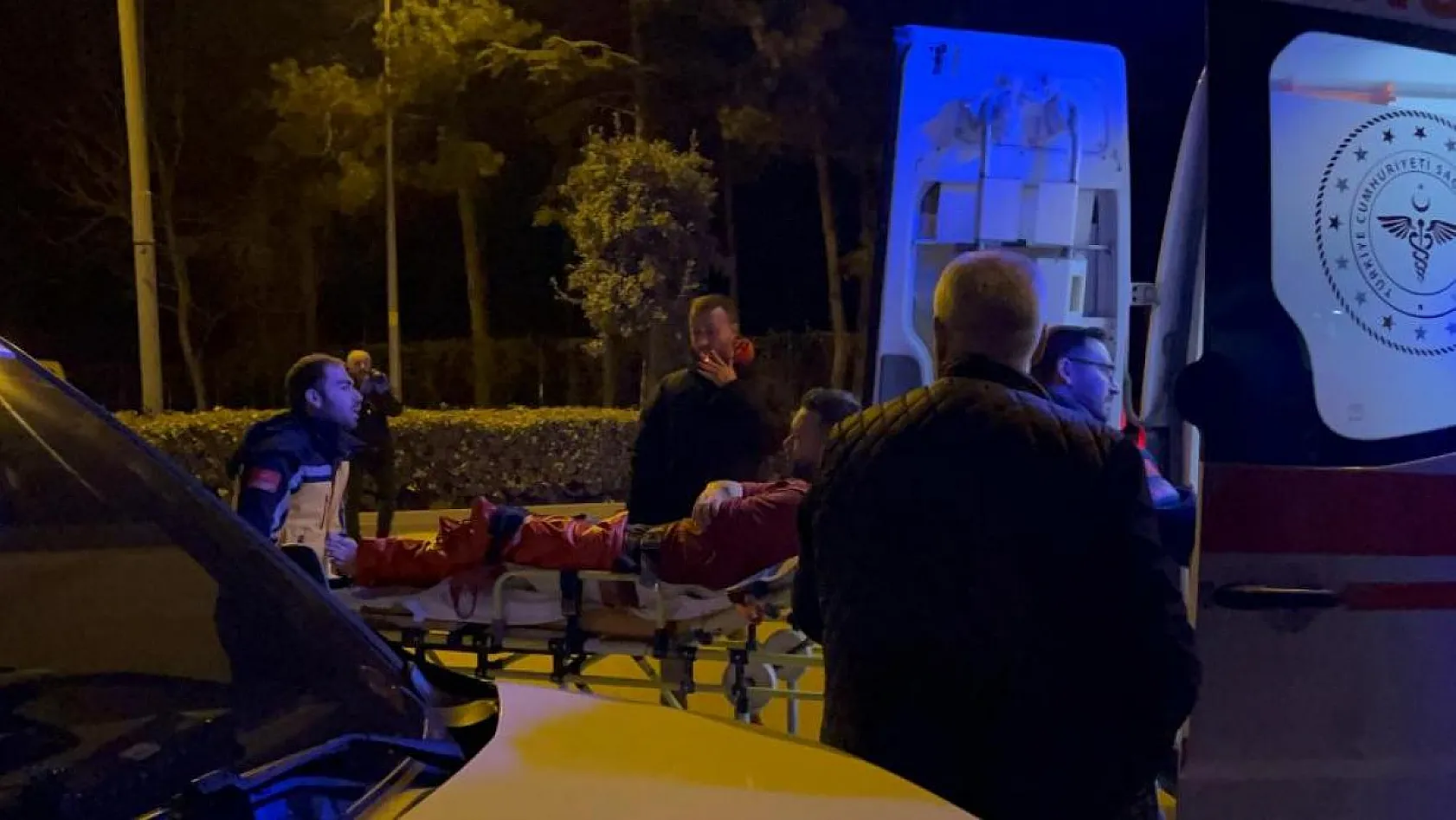 Silahıyla oynayan genç kendini vurdu