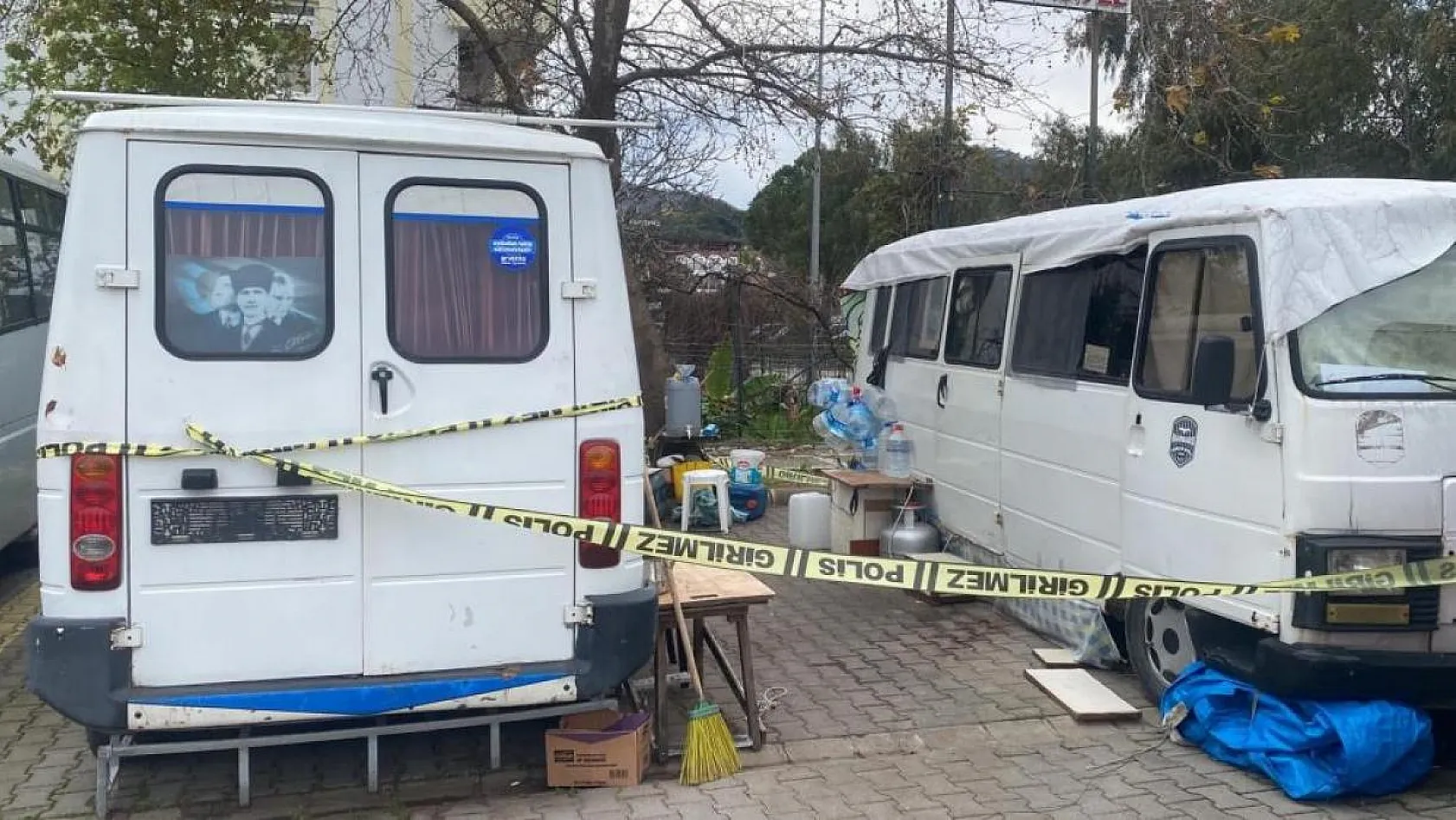 Minibüste yaşayan yaşlı adamın cansız bedeni bulundu