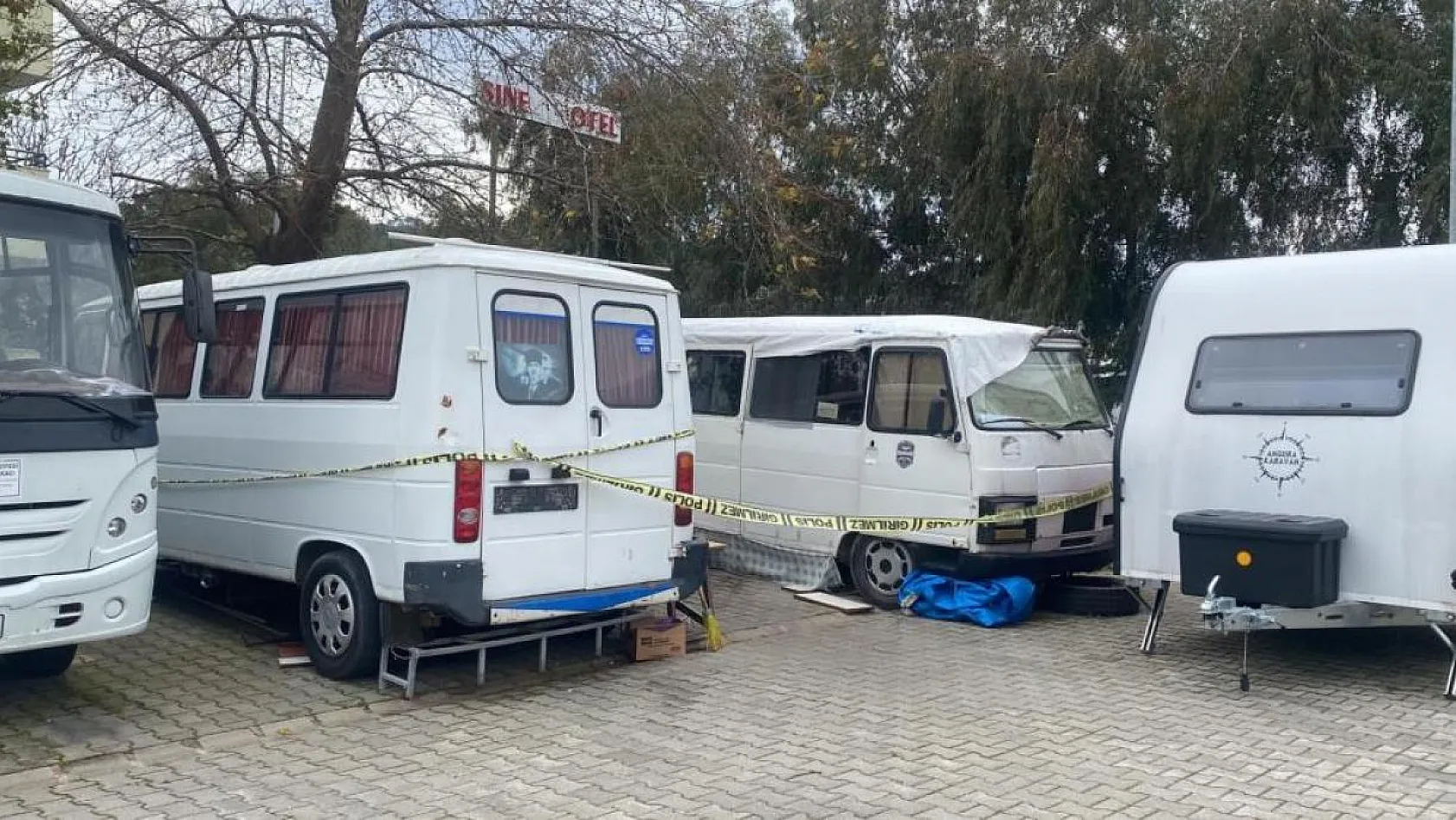 Minibüste yaşayan yaşlı adamın cansız bedeni bulundu