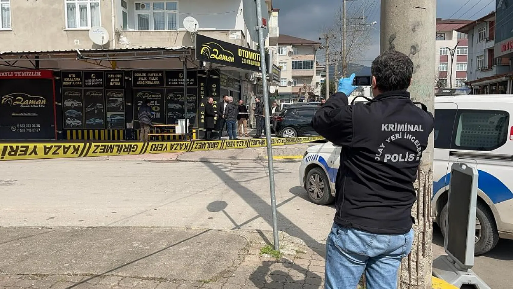 Oto galeriye kurşun yağdırdı 1 kişi yaralandı, facia teğet geçti