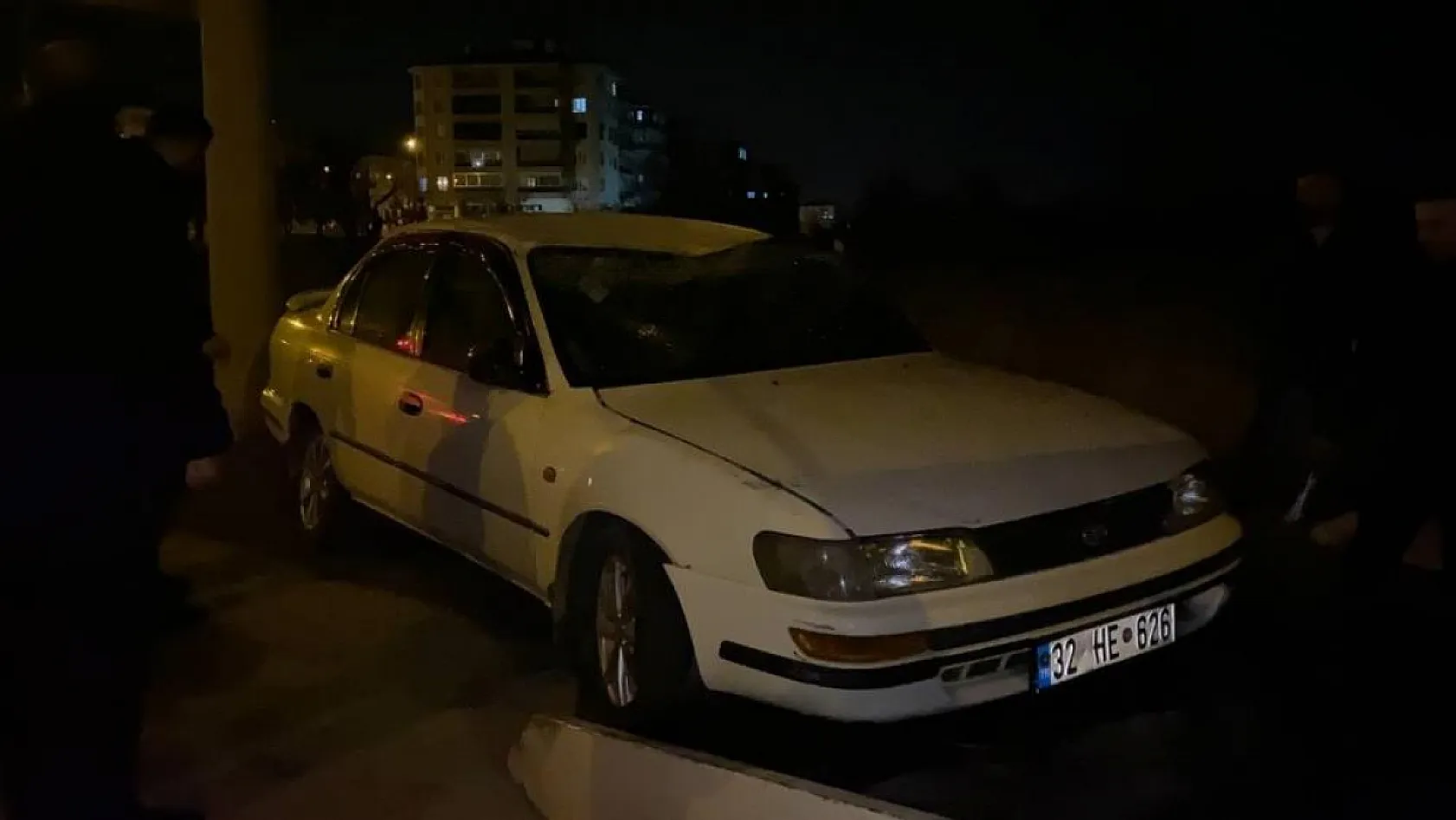 Kamyonetle otomobil feci çarpıştı, 5 yaralı