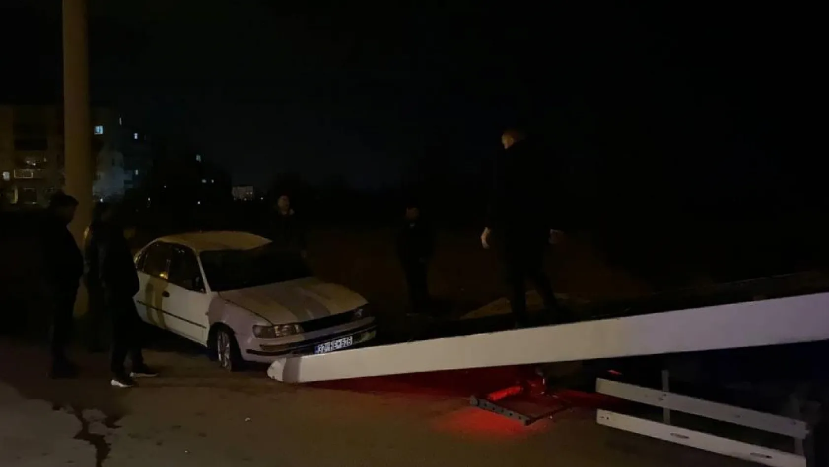 Kamyonetle otomobil feci çarpıştı, 5 yaralı