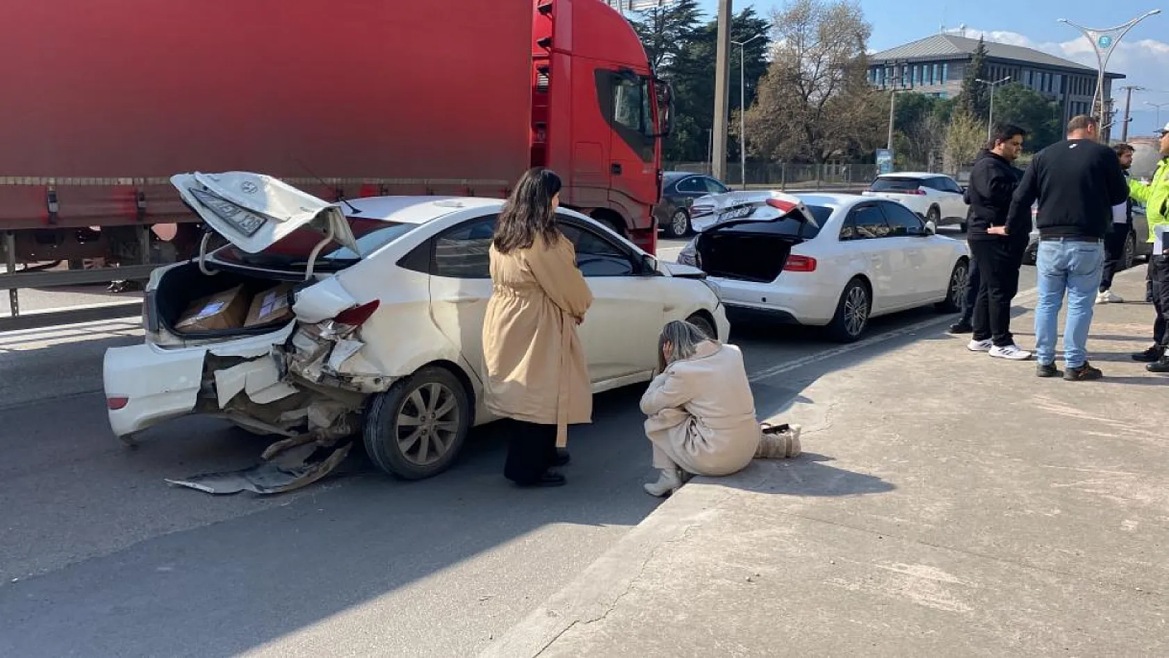 7 araç birbirine girdi çok sayıda yaralı var