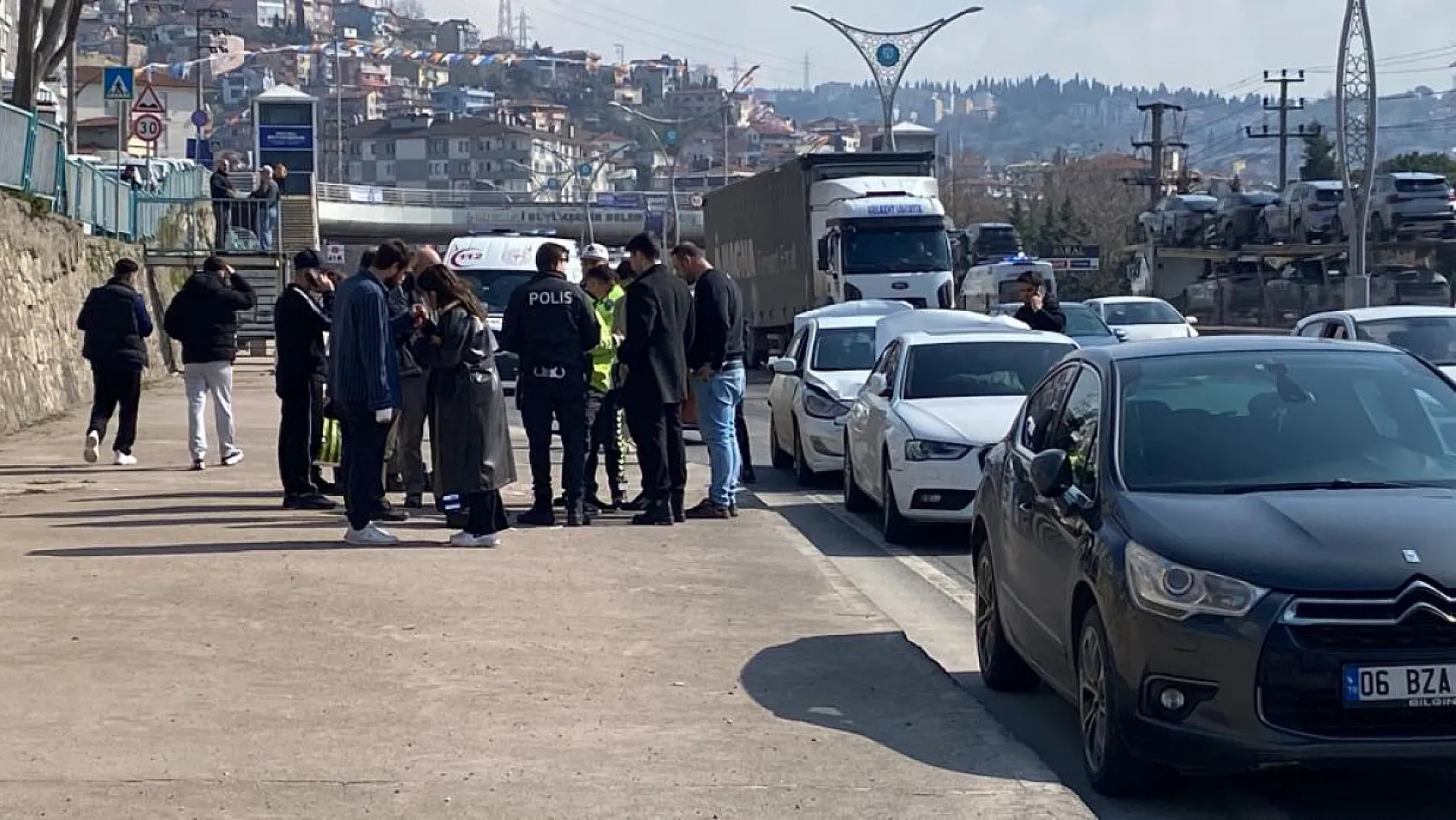 7 araç birbirine girdi çok sayıda yaralı var