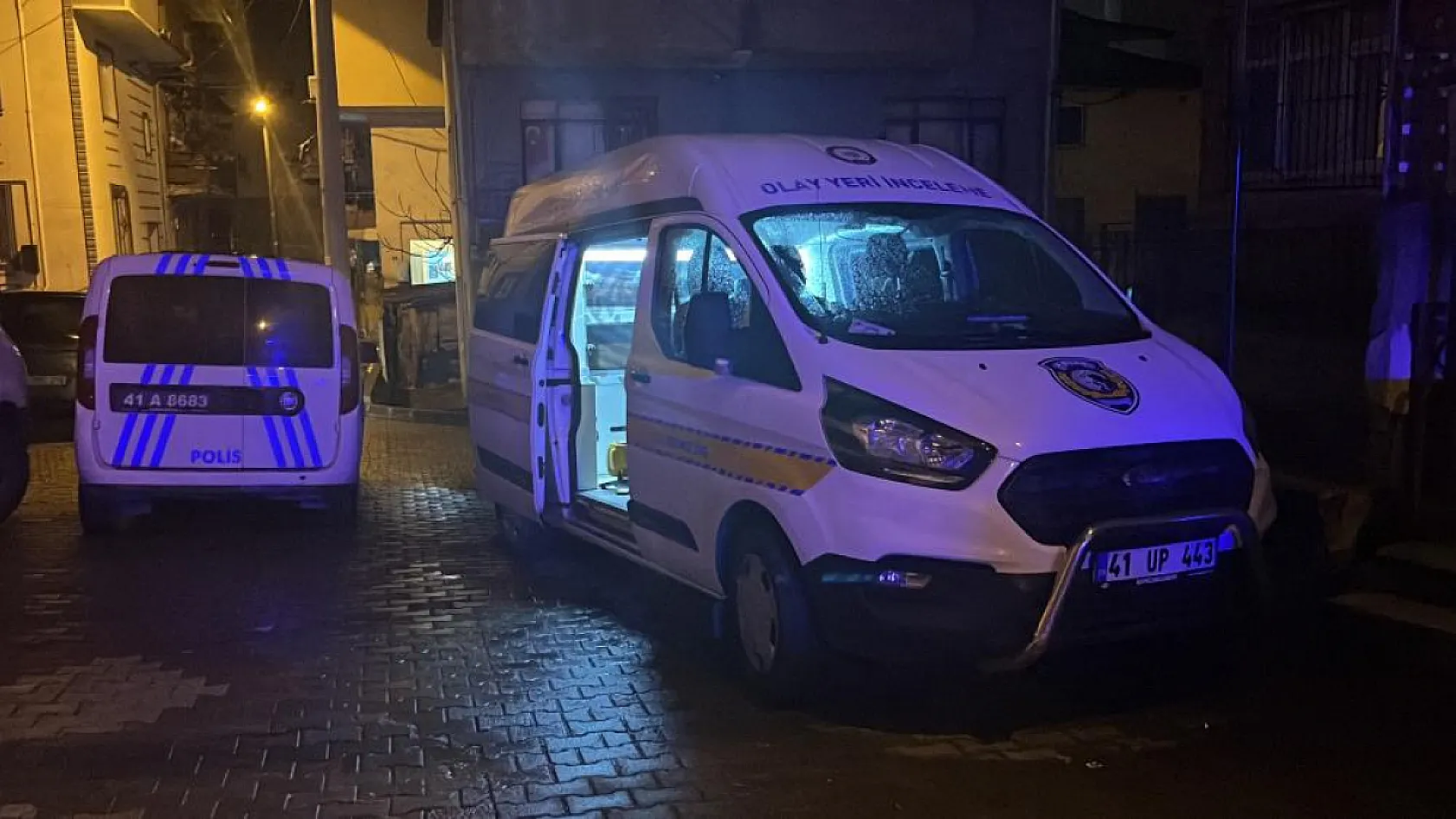 Abisinin boğazını keserek öldürdü