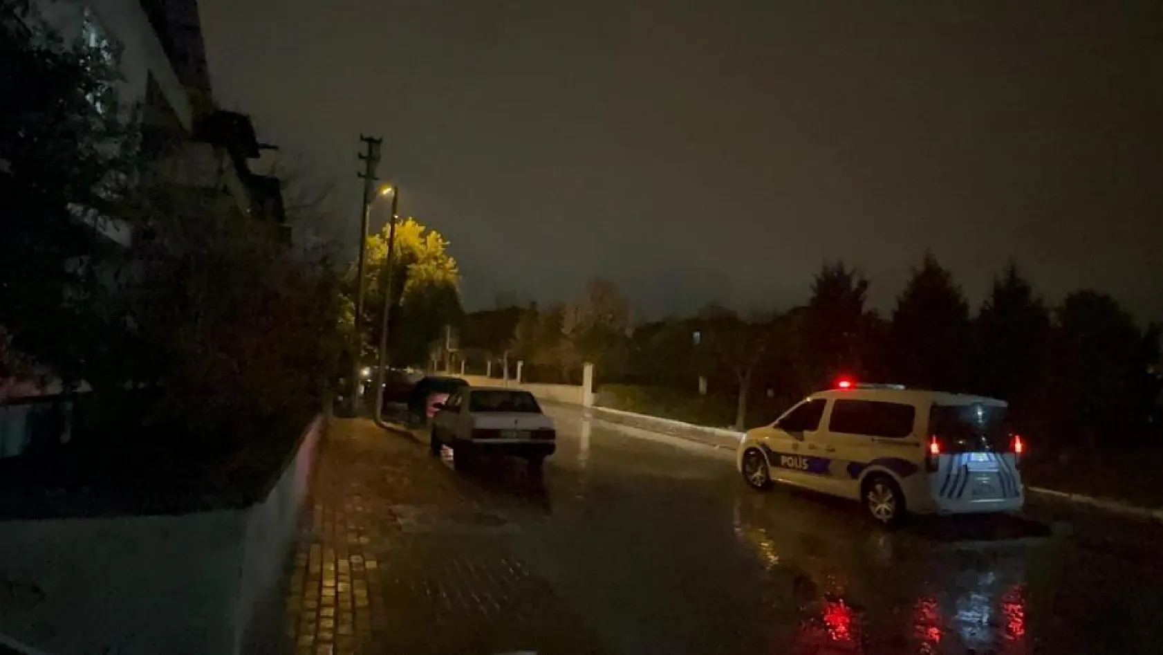 Oğlunu gürültü nedeniyle uyaran komşusunu öldürdü
