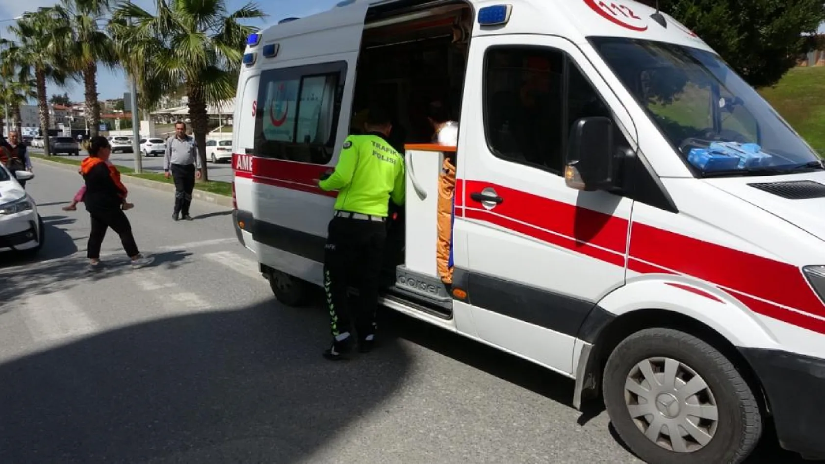 Otomobil bisikletli çocuğa feci şekilde çarptı