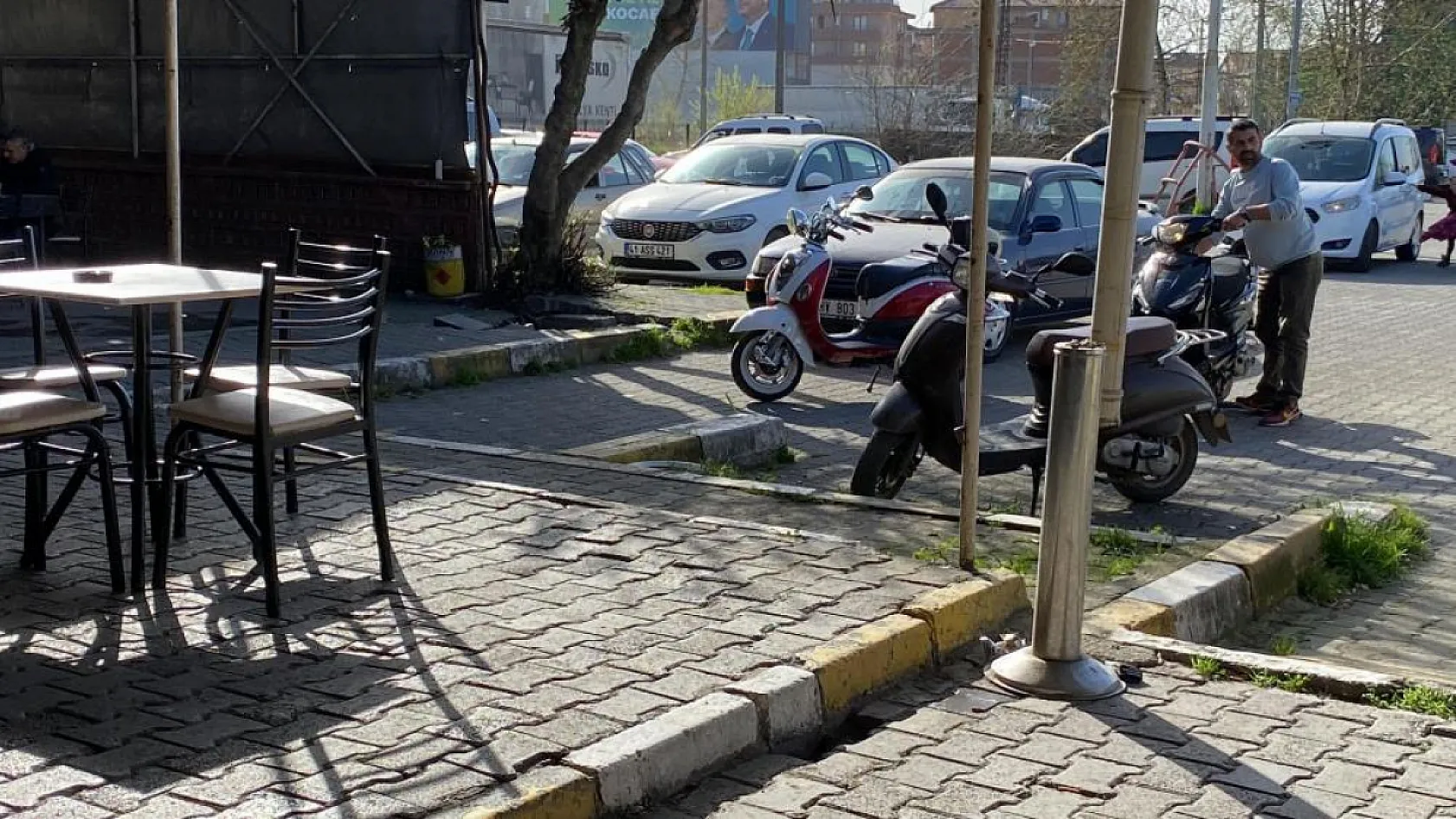 Çay ocağında husumetlisini öldürdü