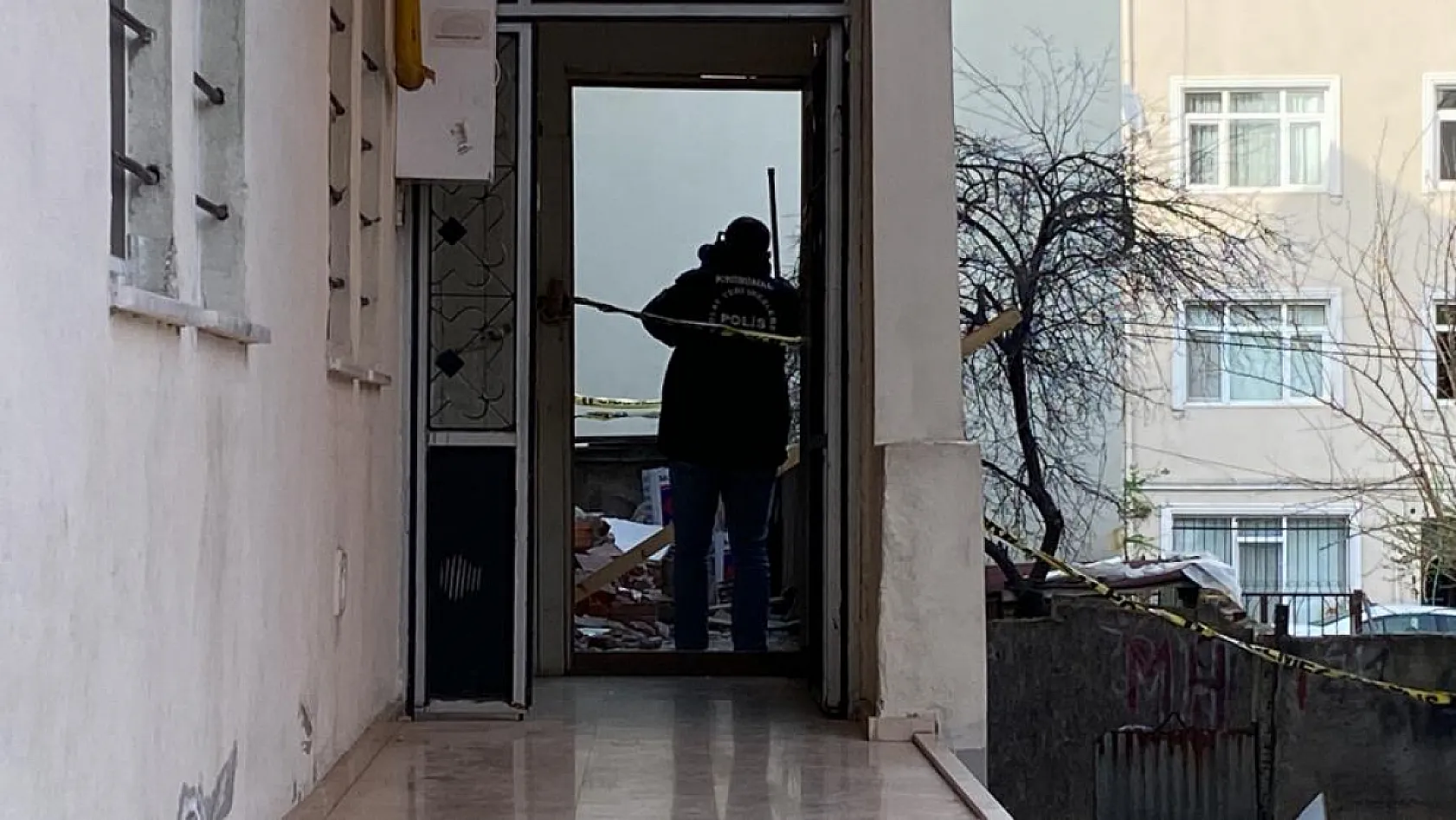 Üzerine duvar yıkılan 14 yaşındaki çocuk hayatını kaybetti
