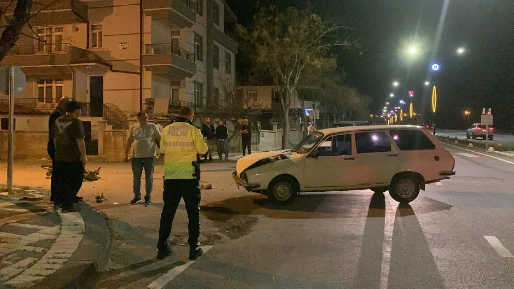 Otomobil ile çarpışan motosiklet sürücüsü hayatını kaybetti