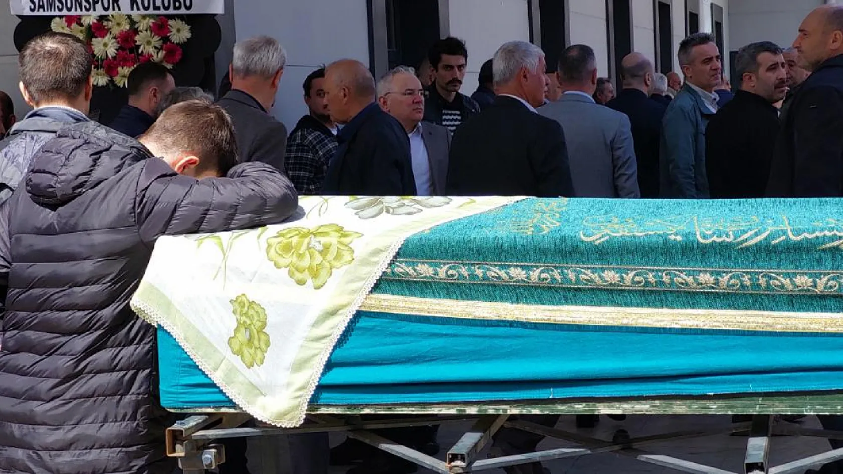 Okulun 3. kattaki penceresinden düşen 13 yaşındaki kız öğrenci hayatını kaybetti