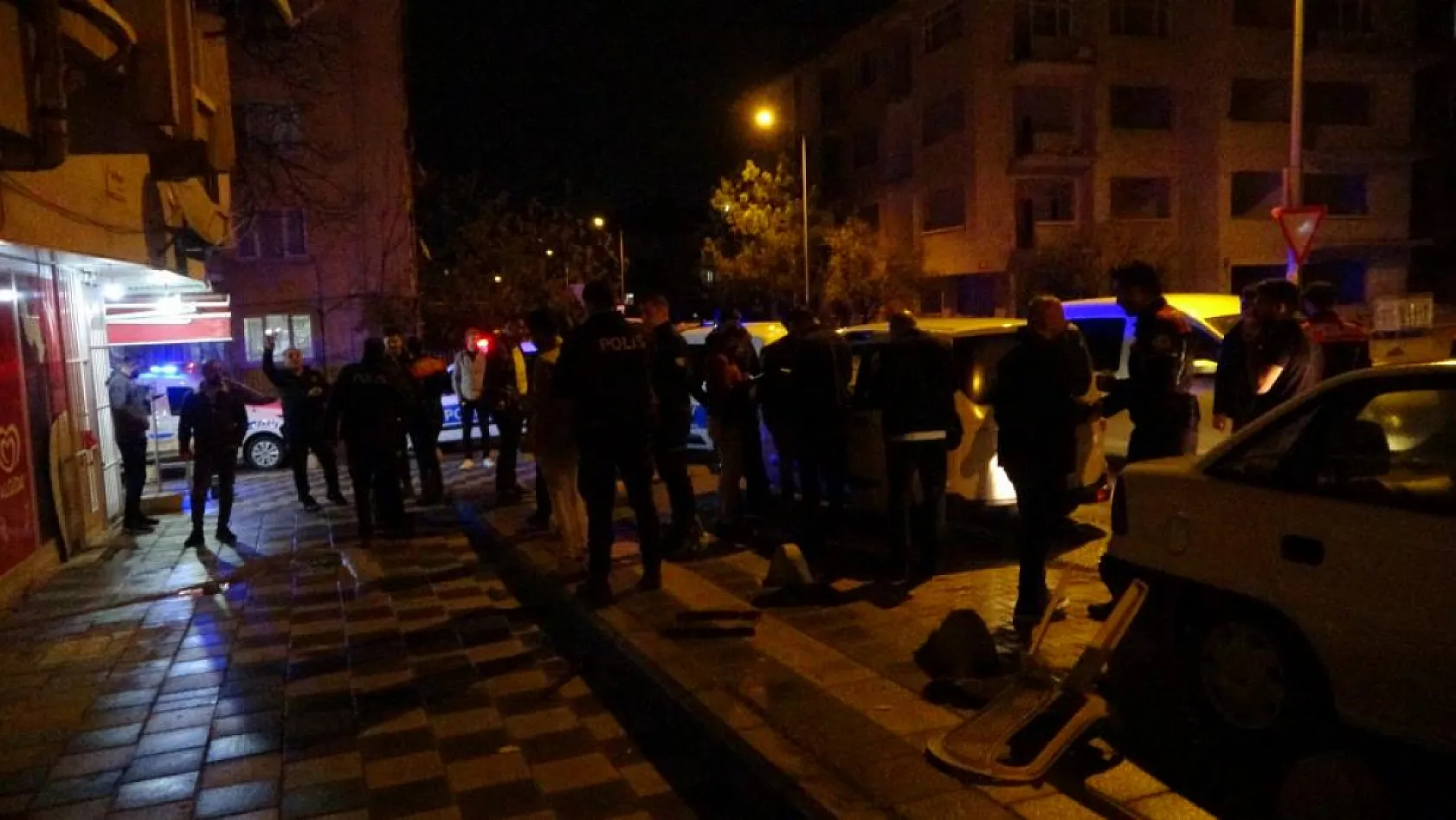 Tartıştığı babasını defalarca bıçaklayarak öldürdü