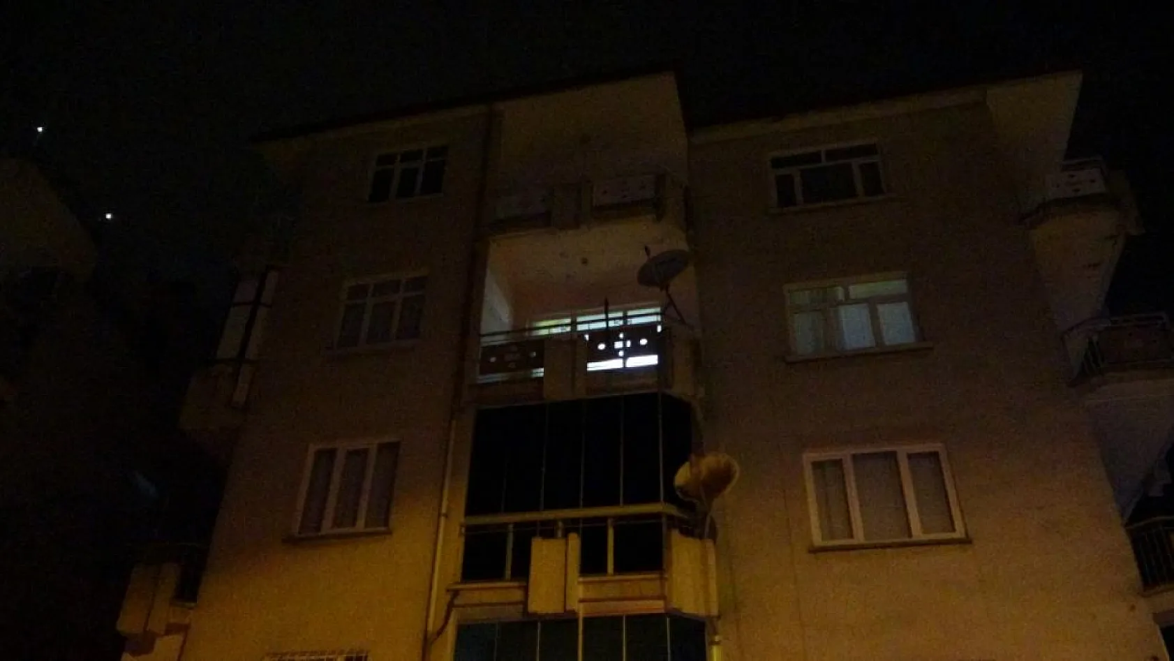 Tartıştığı babasını defalarca bıçaklayarak öldürdü