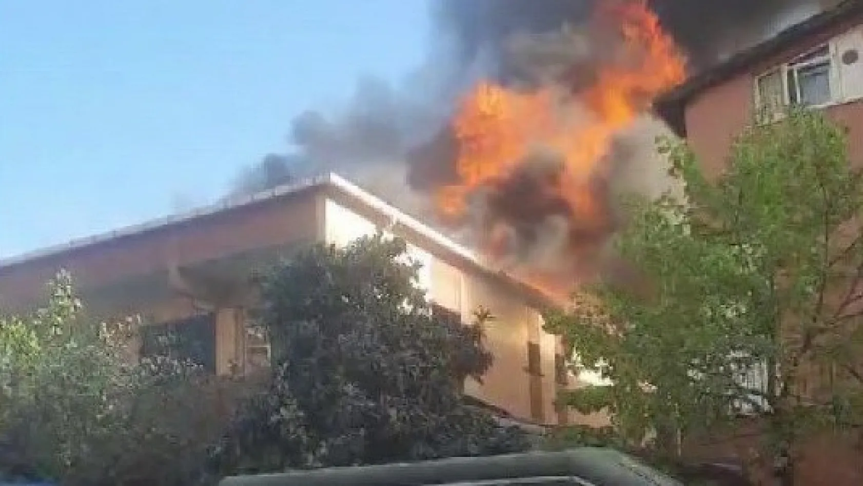 Yangından korkan yaşlı adam kalp krizinden öldü