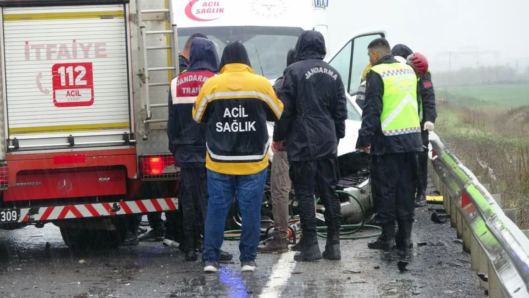 Feci kazada 3 ölü, 2'si ağır 5 yaralı