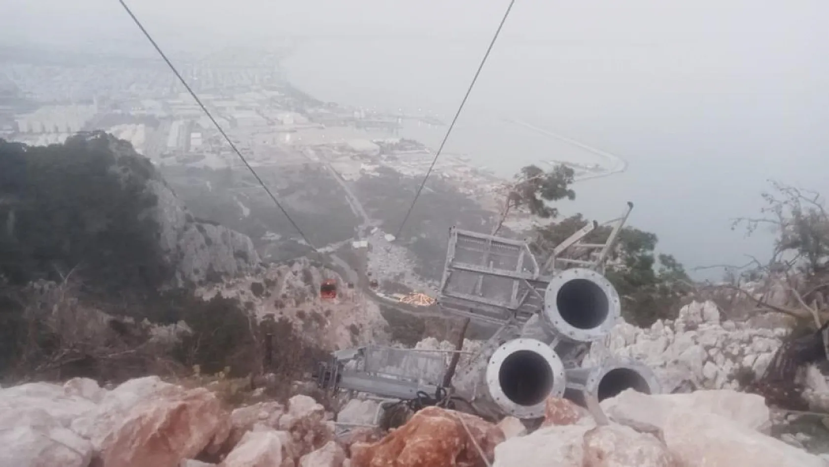 Antalya'da teleferik kabini düştü: 1 ölü, 2'si çocuk 7 yaralı