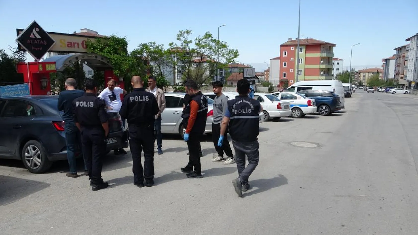 Yaşlı bir adam yalnız yaşadığı evinde oğlu tarafından ölü bulundu