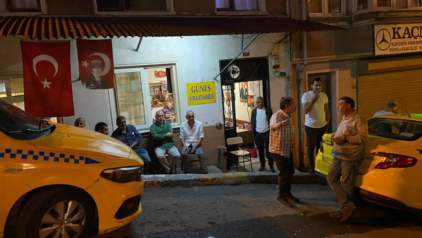 Taksiciyi defalarca bıçaklayıp yol kenarına atan saldırgan aracı alıp kaçtı