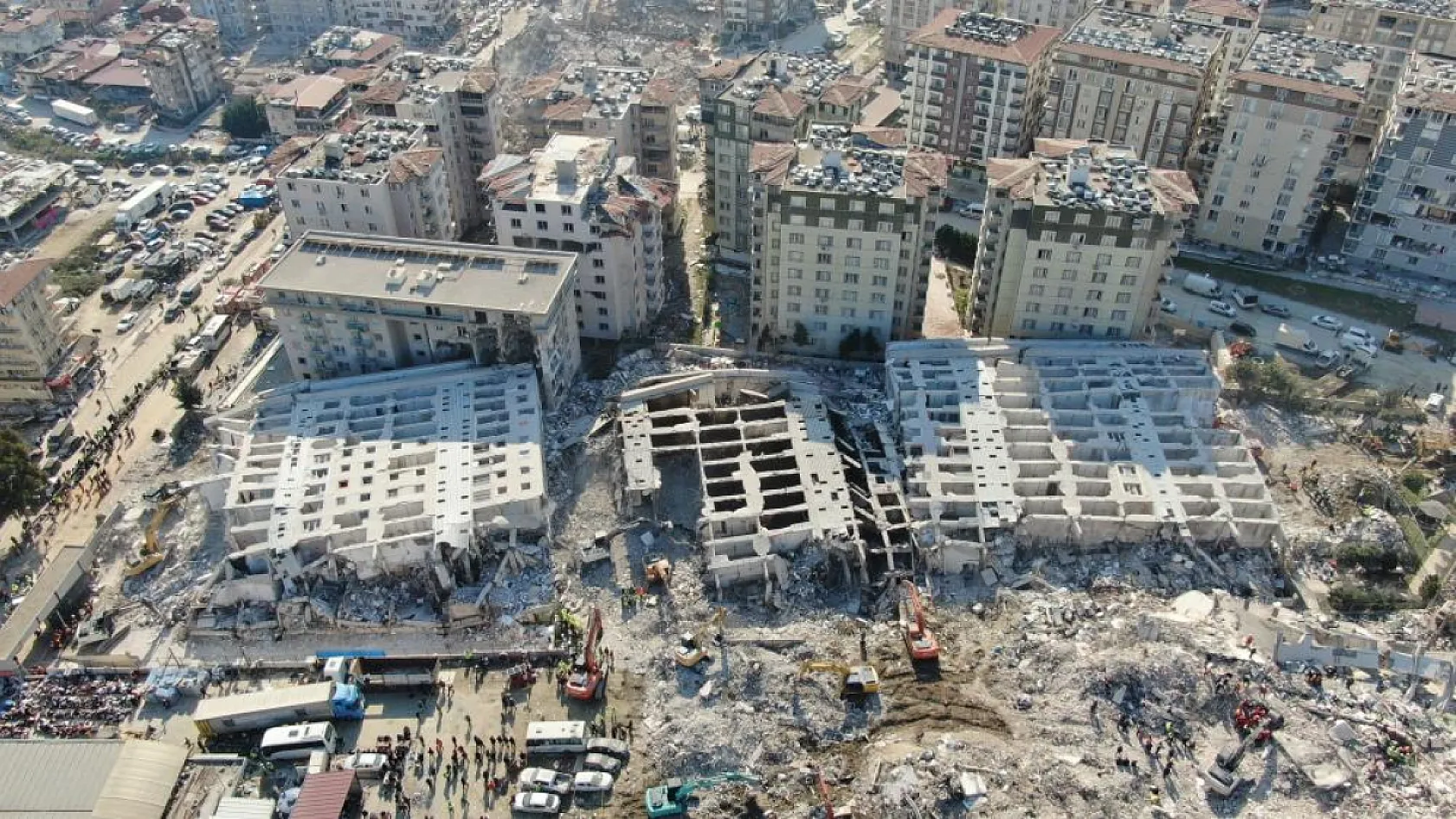 Bine yakın insana mezar olan Rönesans Rezidans davasının ilk duruşması bugün