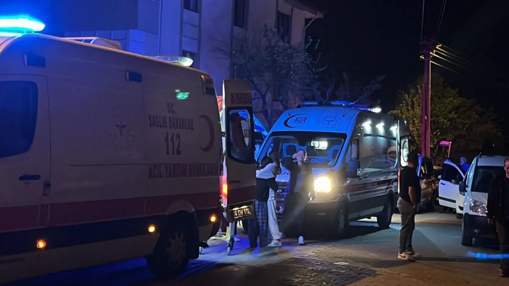 Karısını ve kayınpederini bıçaklayarak öldürdü