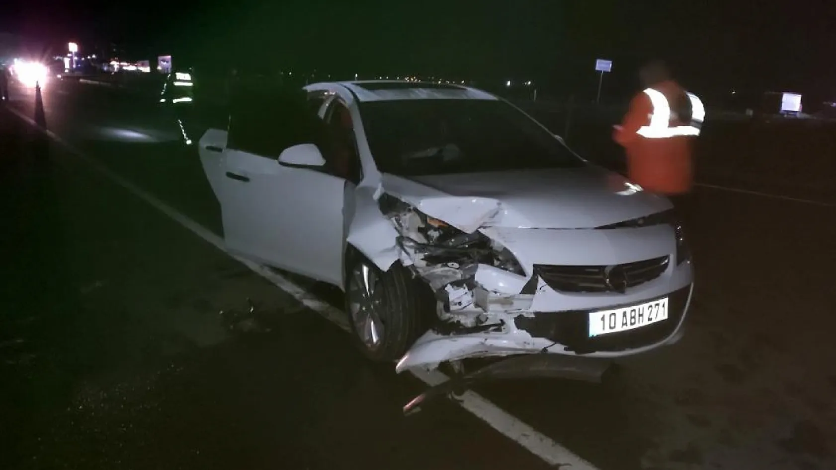 İki otomobil çarpıştı: 1 kişi hayatını kaybetti 1 yaralı