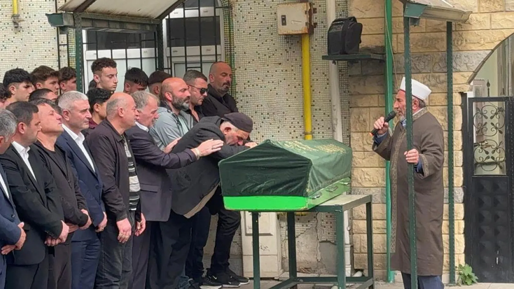 Otomobille kafa kafaya çarpıştı Motosiklet sürücüsü genç, olay yerinde can verdi