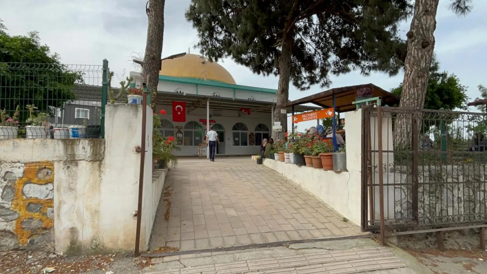 Sabah namazına giderken silahlı saldırıya uğrayan imam öldü