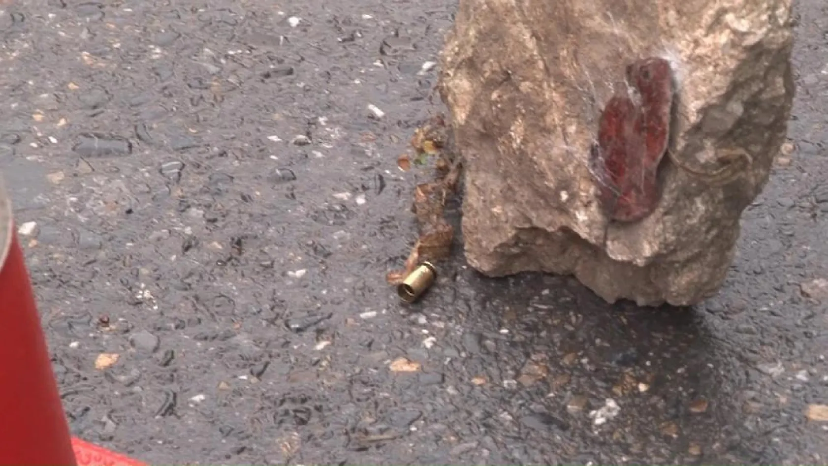 Otobüs şoförüne silahlı saldırı otobüsten inerek şoföre 6 el ateş etti