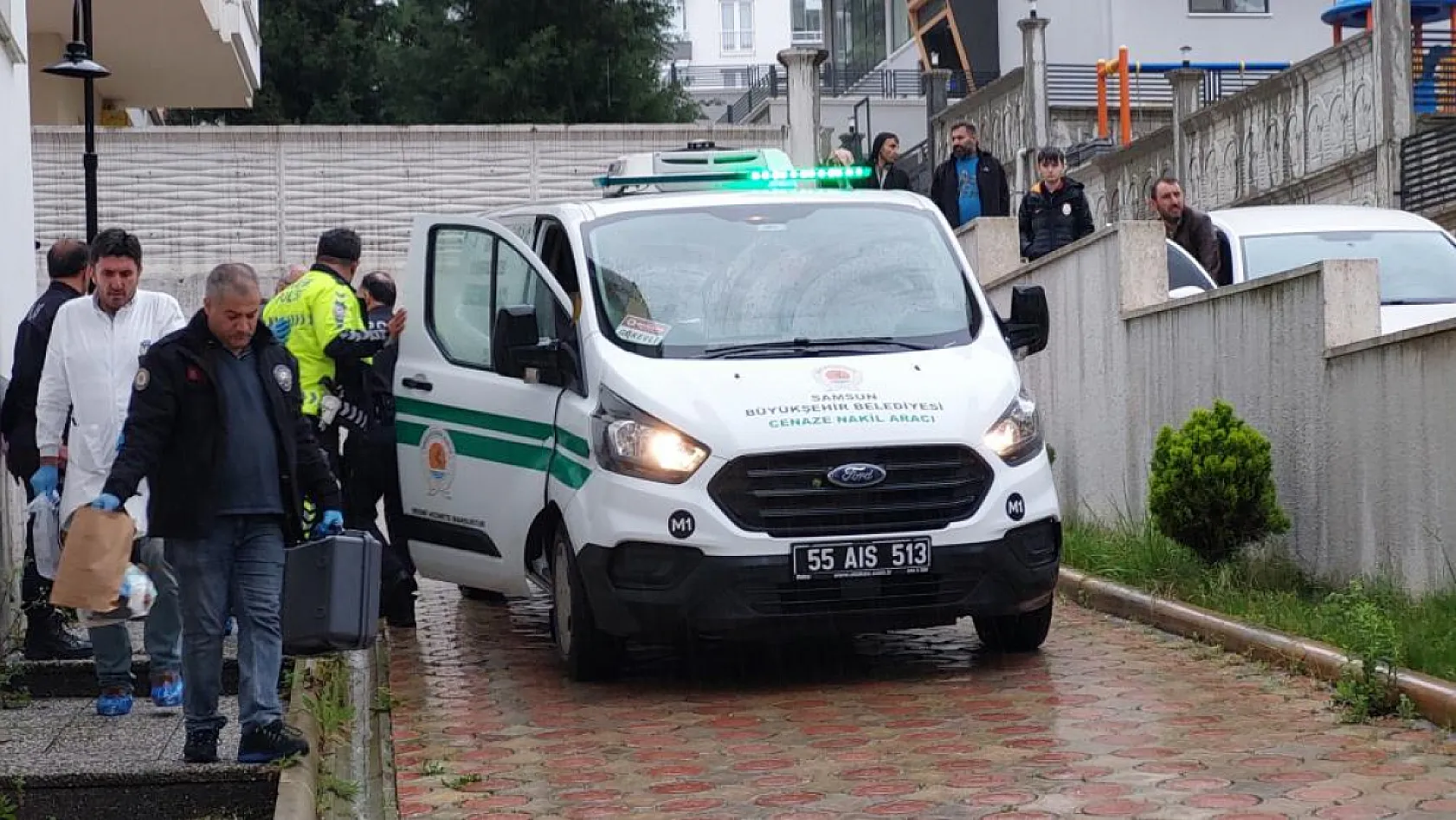 İtfaiye personeli banyoda ölü bulundu