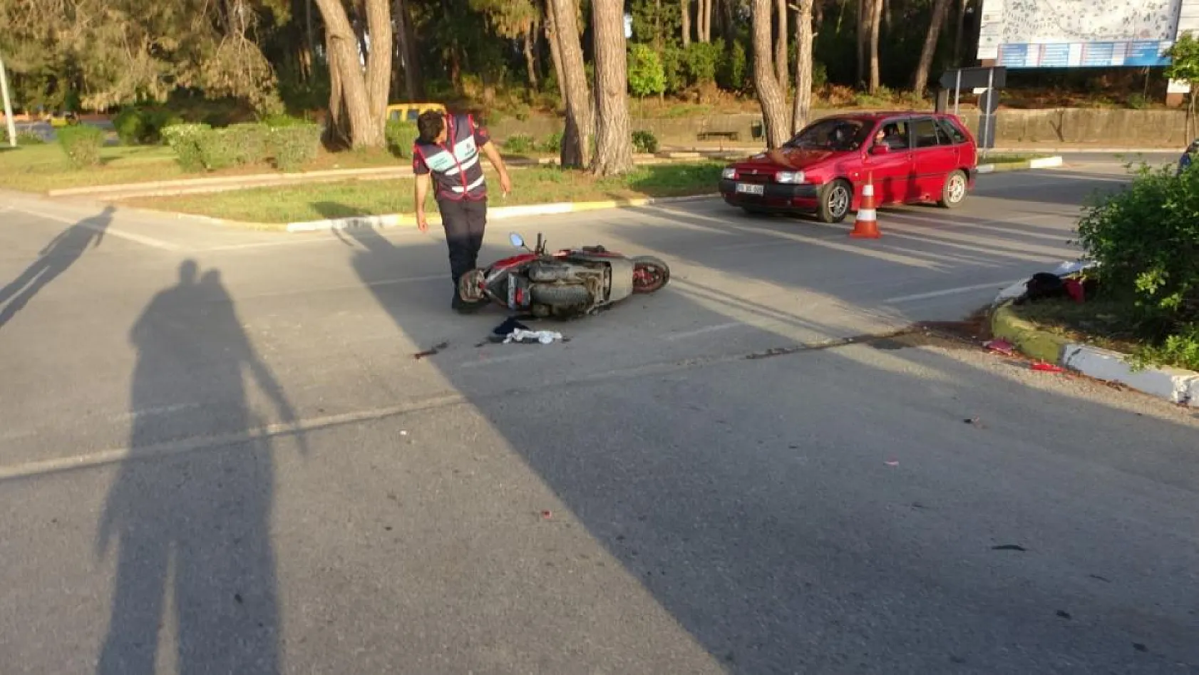 Ticari taksi ile motosiklet çarpıştı: 1 yaralı