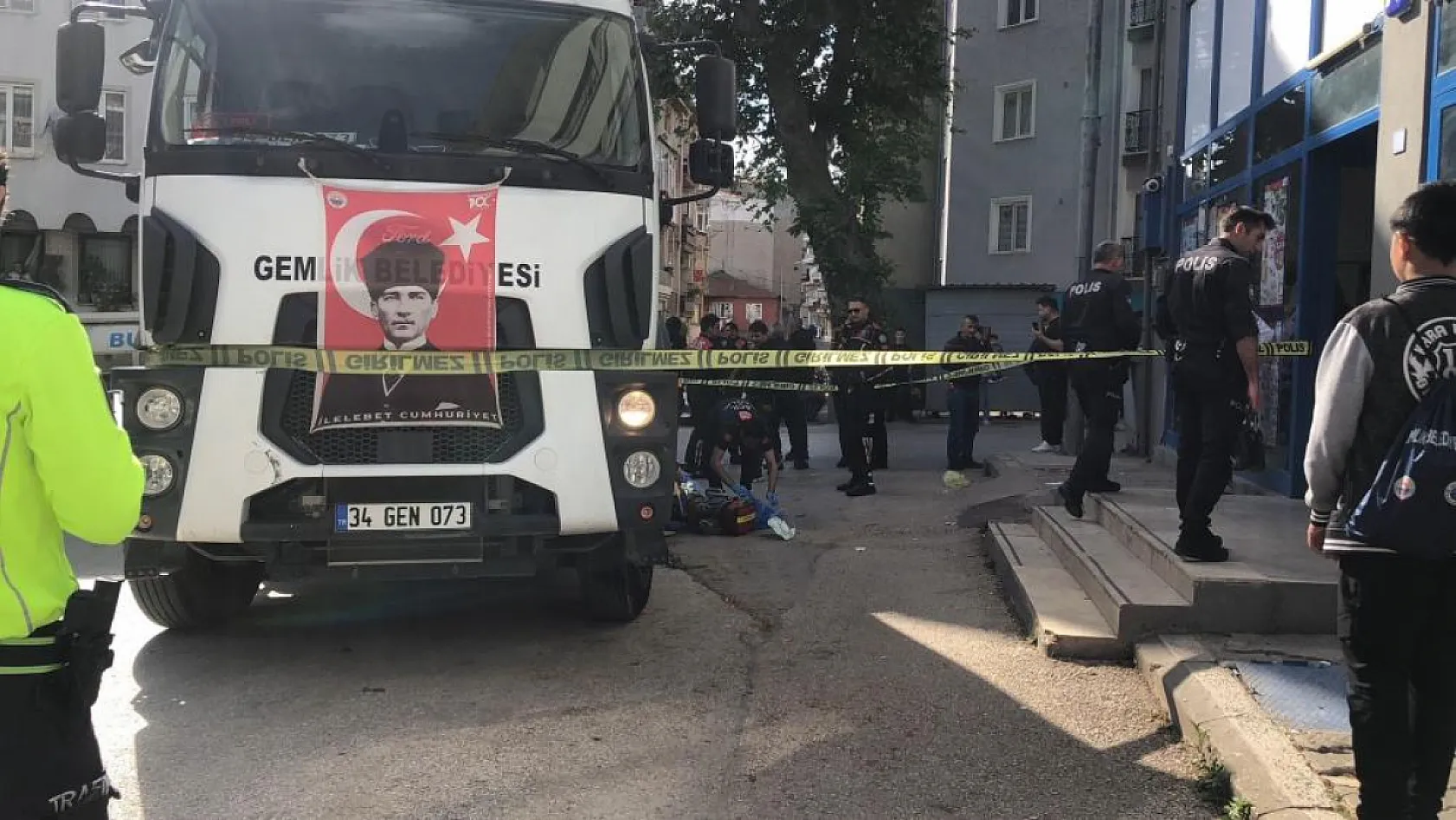 Yaşlı kadın kamyon altında kalarak can verdi