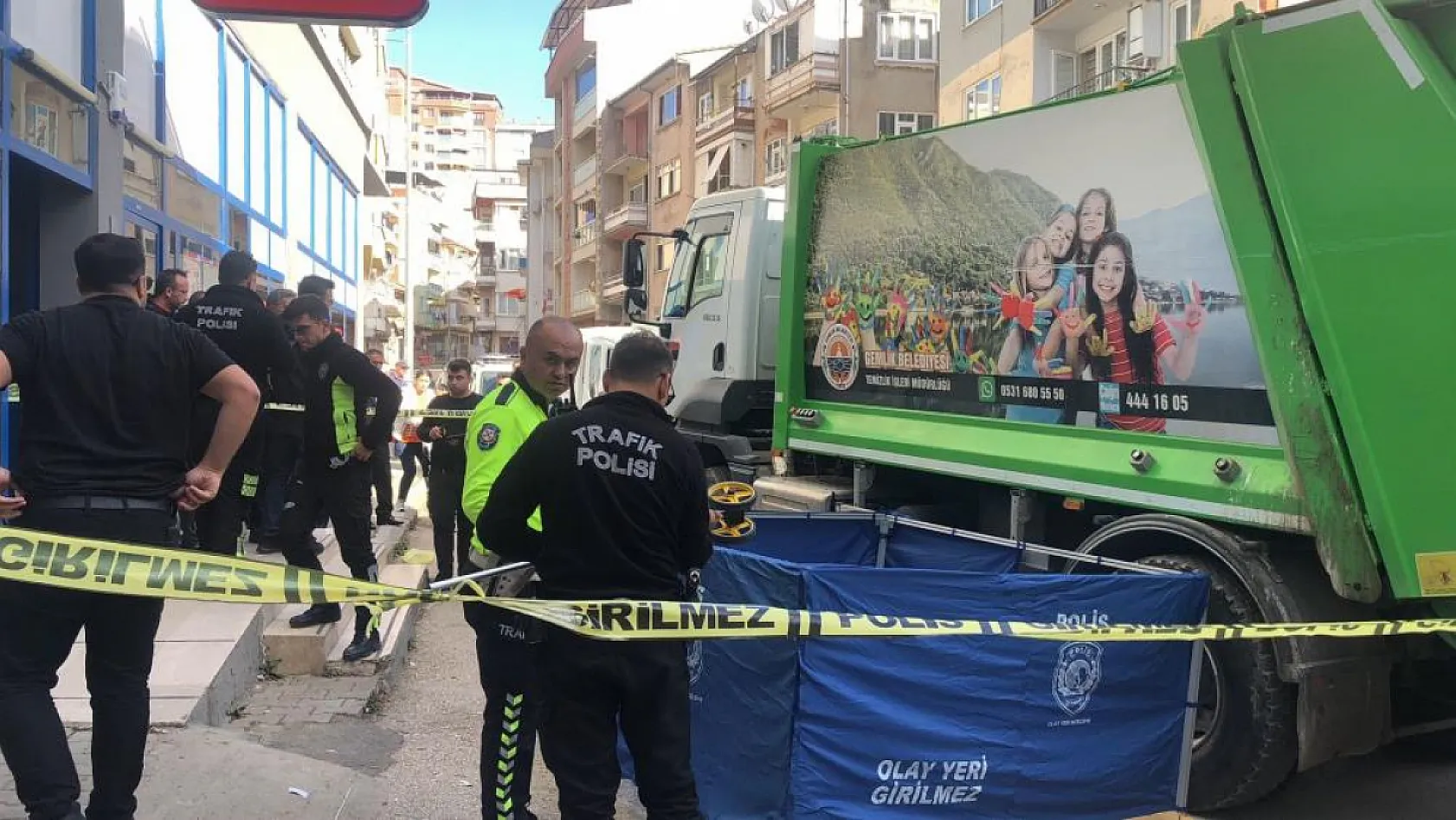 Yaşlı kadın kamyon altında kalarak can verdi