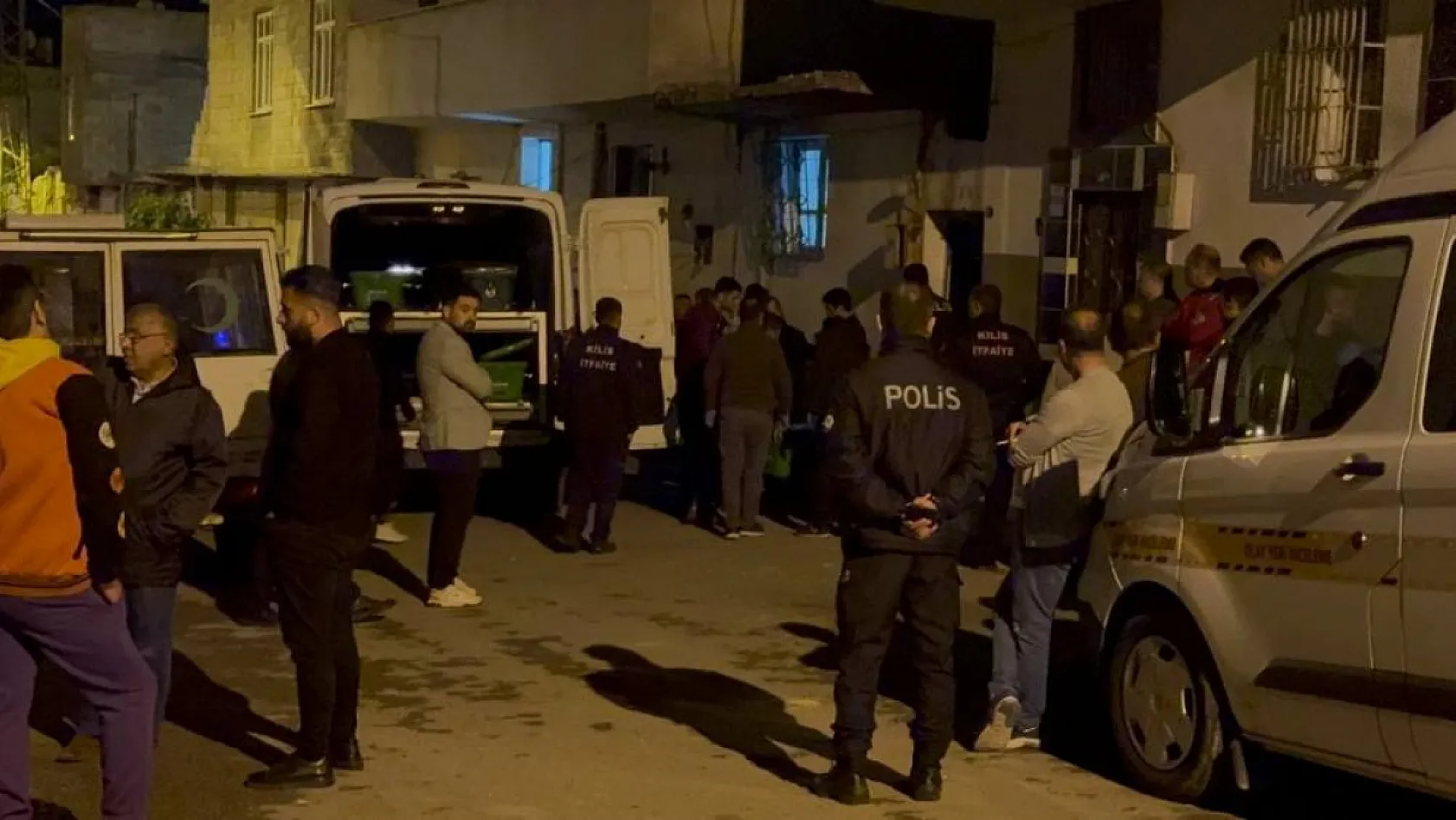 Bir evde 5 ceset bulundu