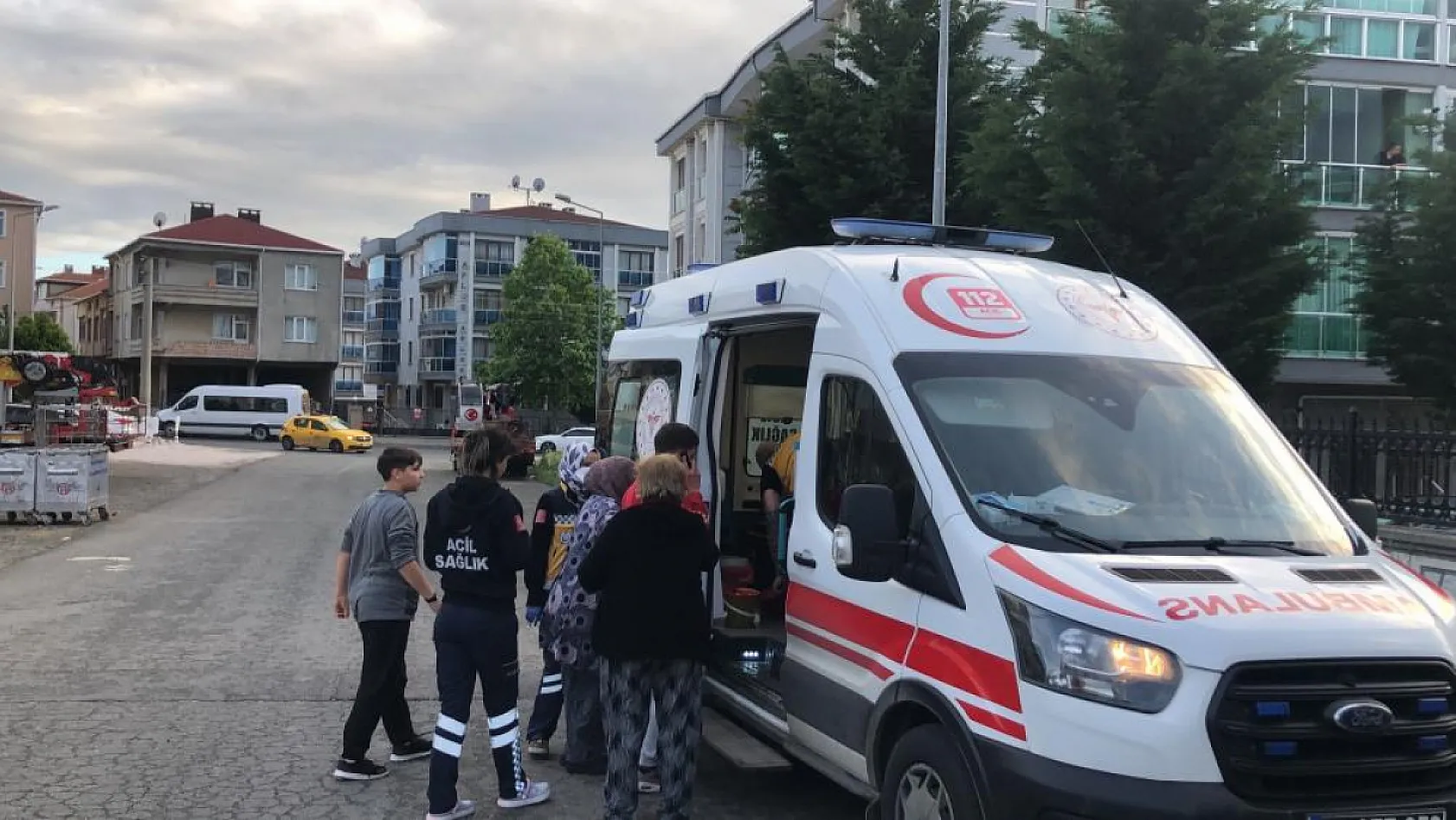 17 yaşındaki ehliyetsiz sürücü izinsiz aldığı arabayla kaza yaptı