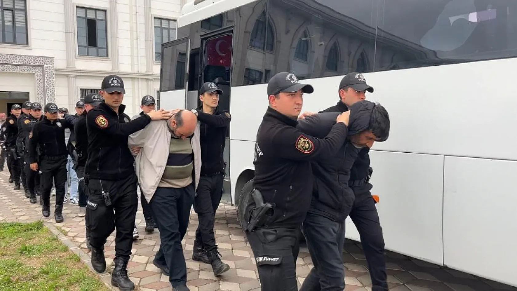 4 çocuk annesi 'aile meclisi' kararıyla öldürülmüştü: 12 kişi tutuklandı