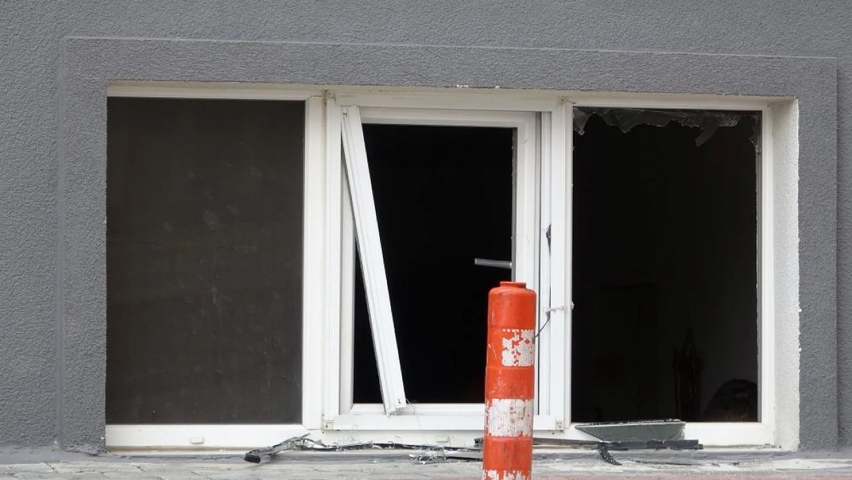 Patlamayı duyan deprem sandı, kendini dışarı attı