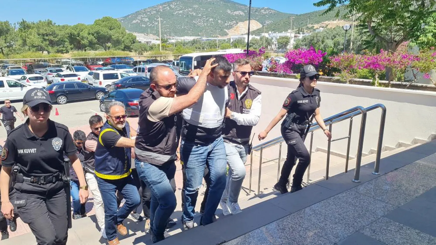 Bodrum'da 1 kişinin öldüğü silahlı kavgada 3 kişi tutuklandı