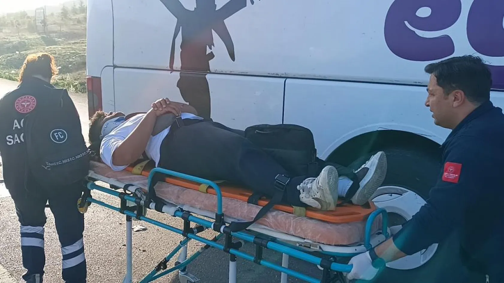 Feci kaza Yolcu otobüsü kamyonetle çarpıştı: 17 yaralı