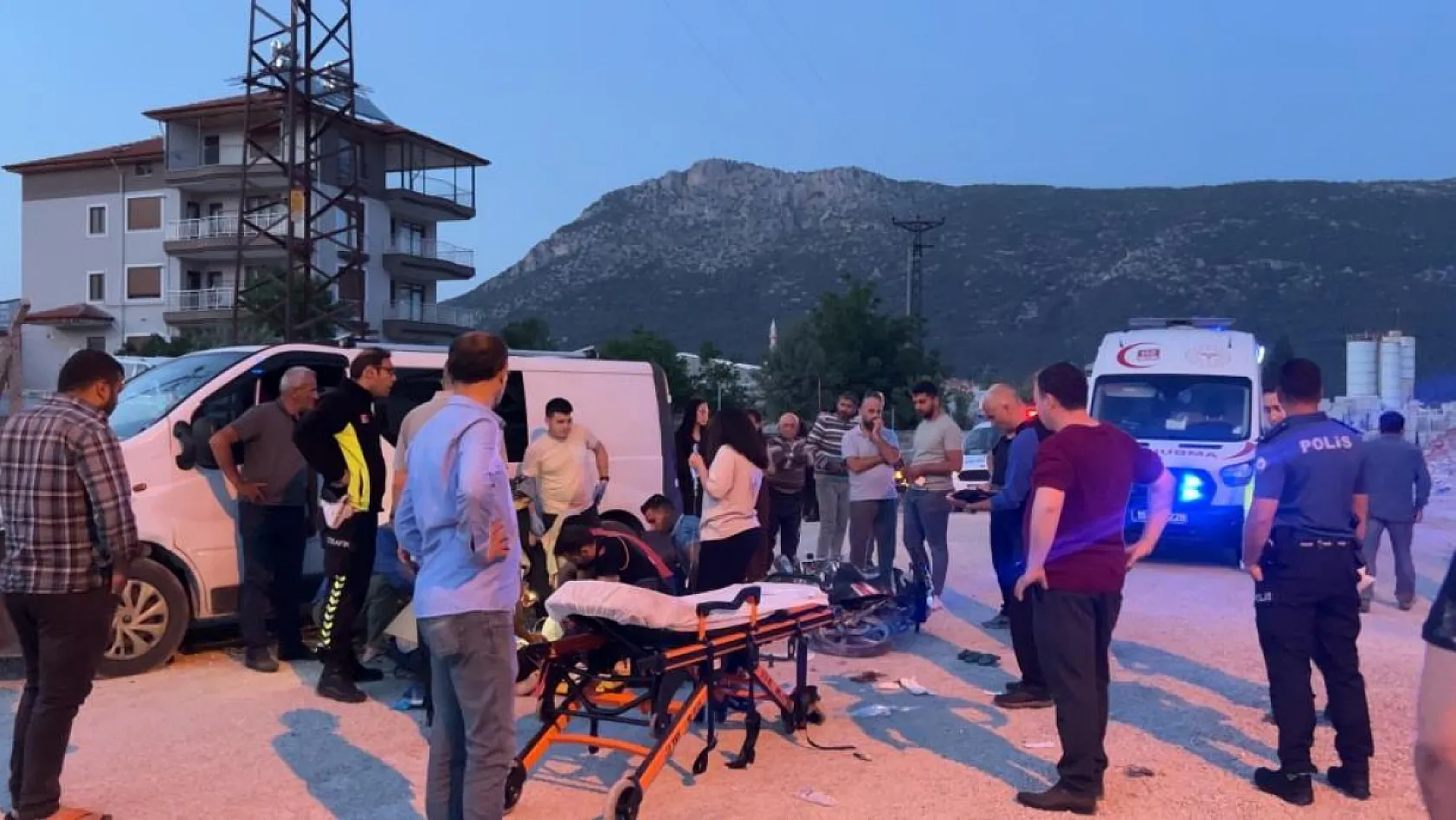 Kazada ağır yaralanan 2 çocuktan acı haber