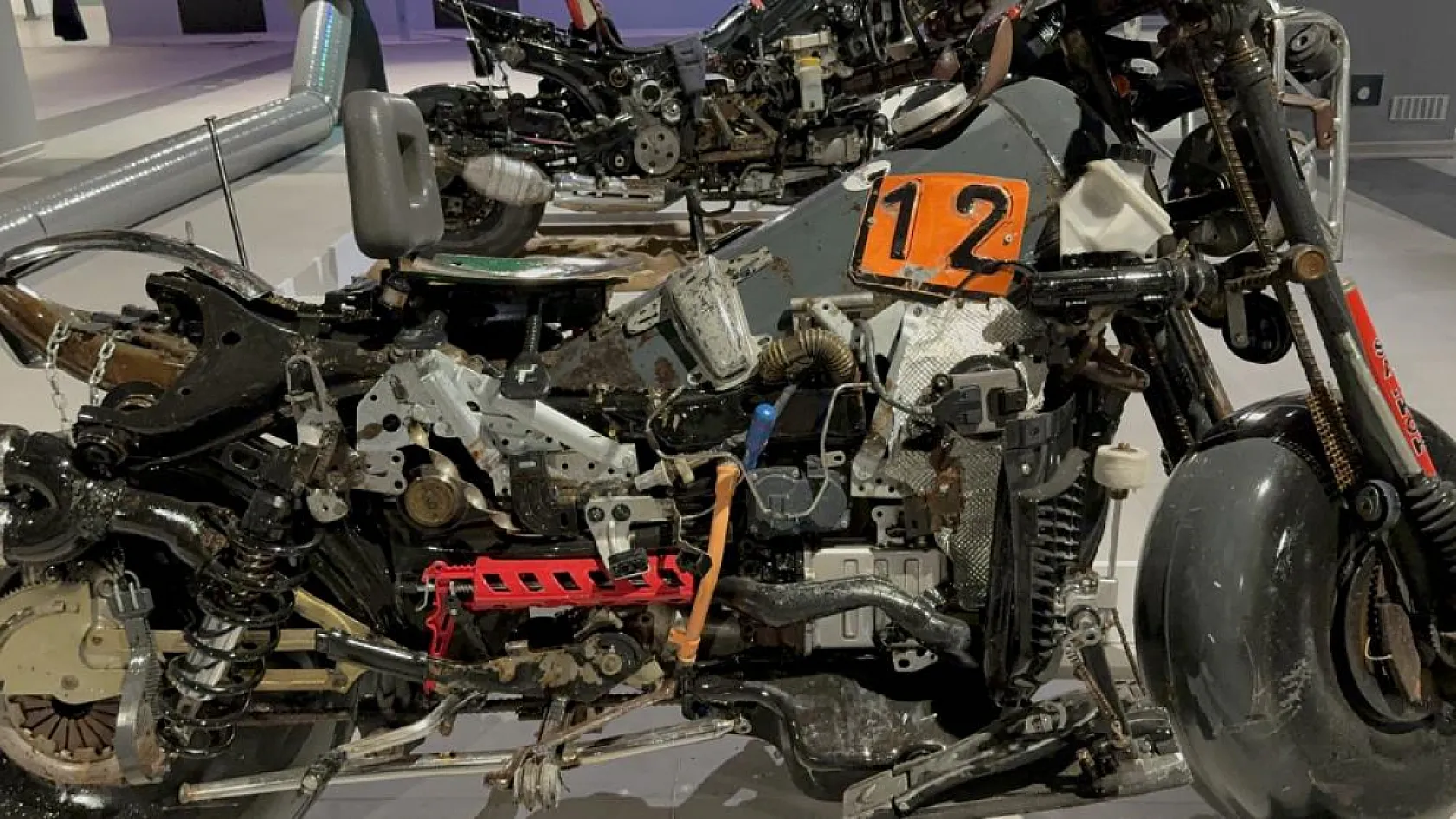 Sanayiden müzeye: Araç parçaları sanat eserine dönüştü