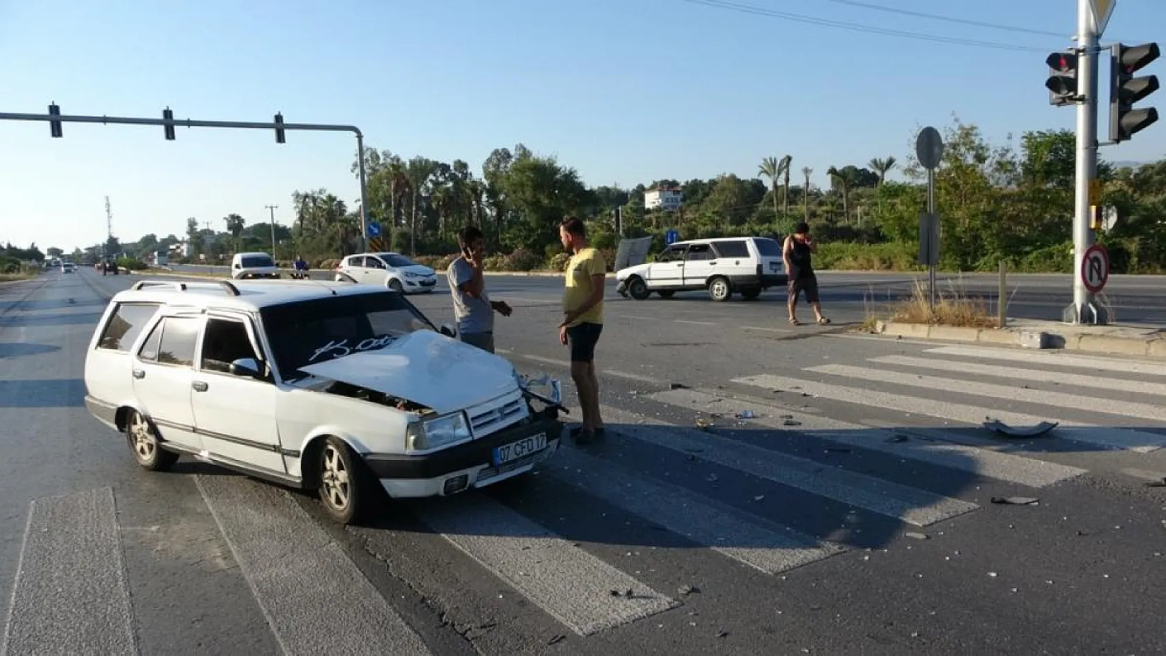 Hurdaya dönen araçlardan burunları bile kanamadan çıktılar
