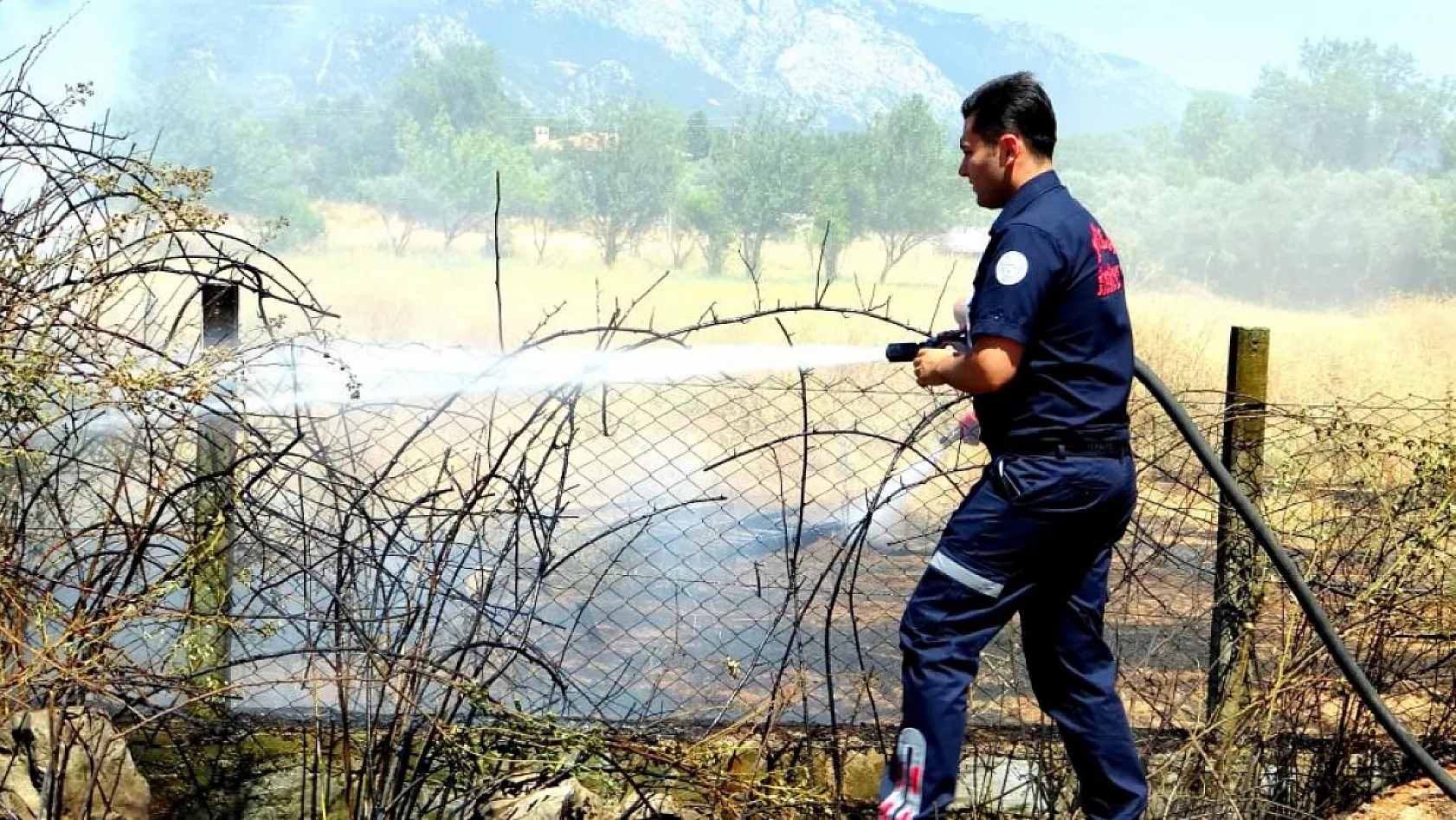 Muğla'da Sigara Sorumsuzluğu Can Yakıyor: Yangın Söndürüldü, Soruşturma Başladı