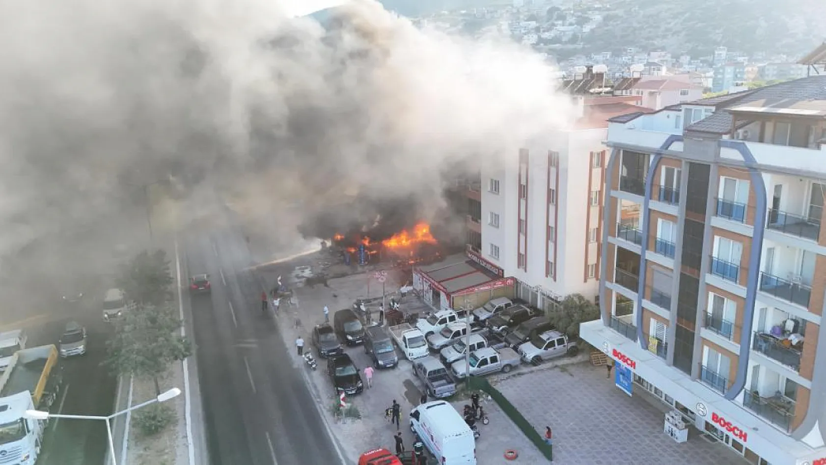 Milas'ta çıkan yangında iş yeri küle döndü